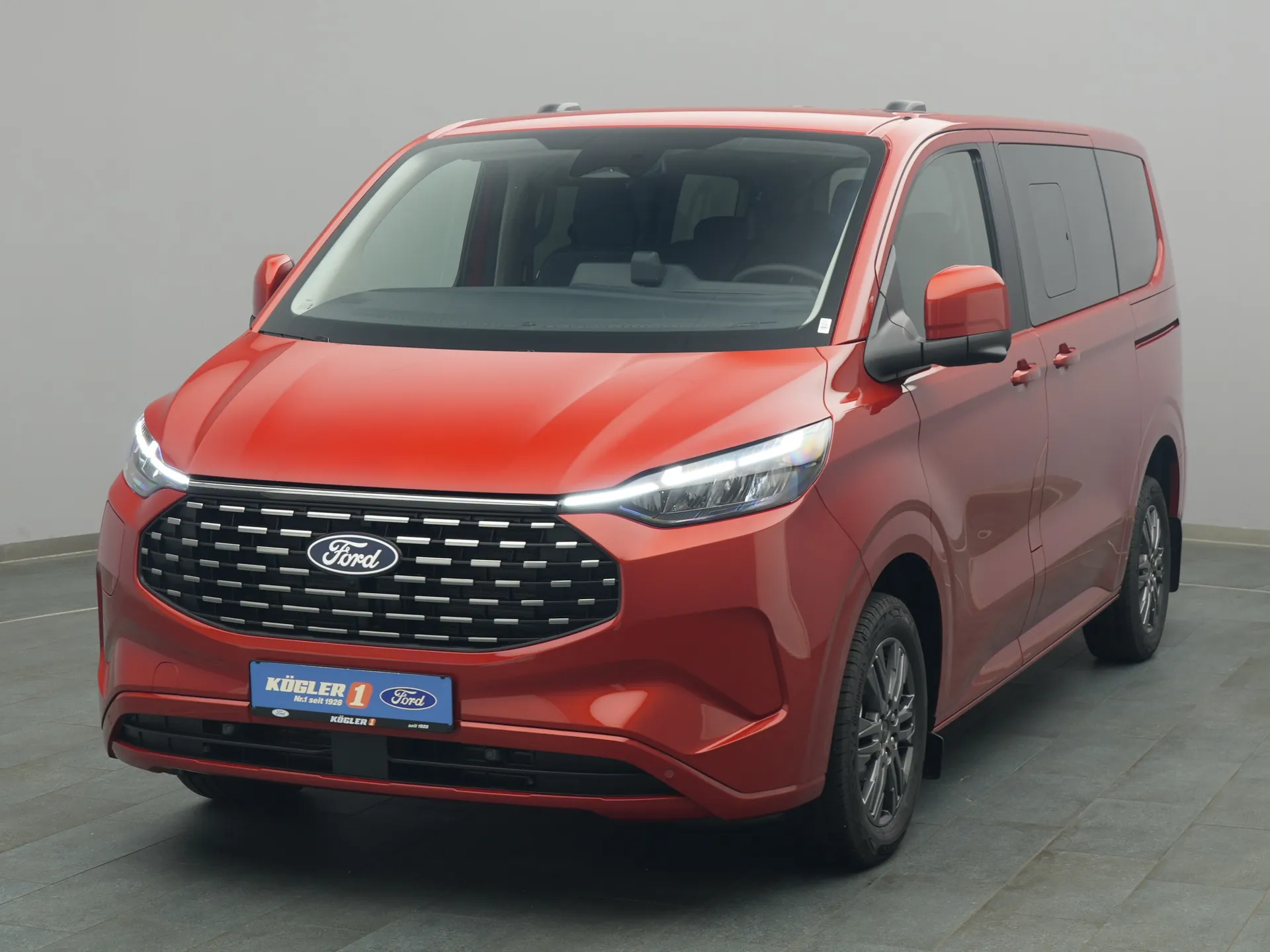 Ford Tourneo Custom in rot