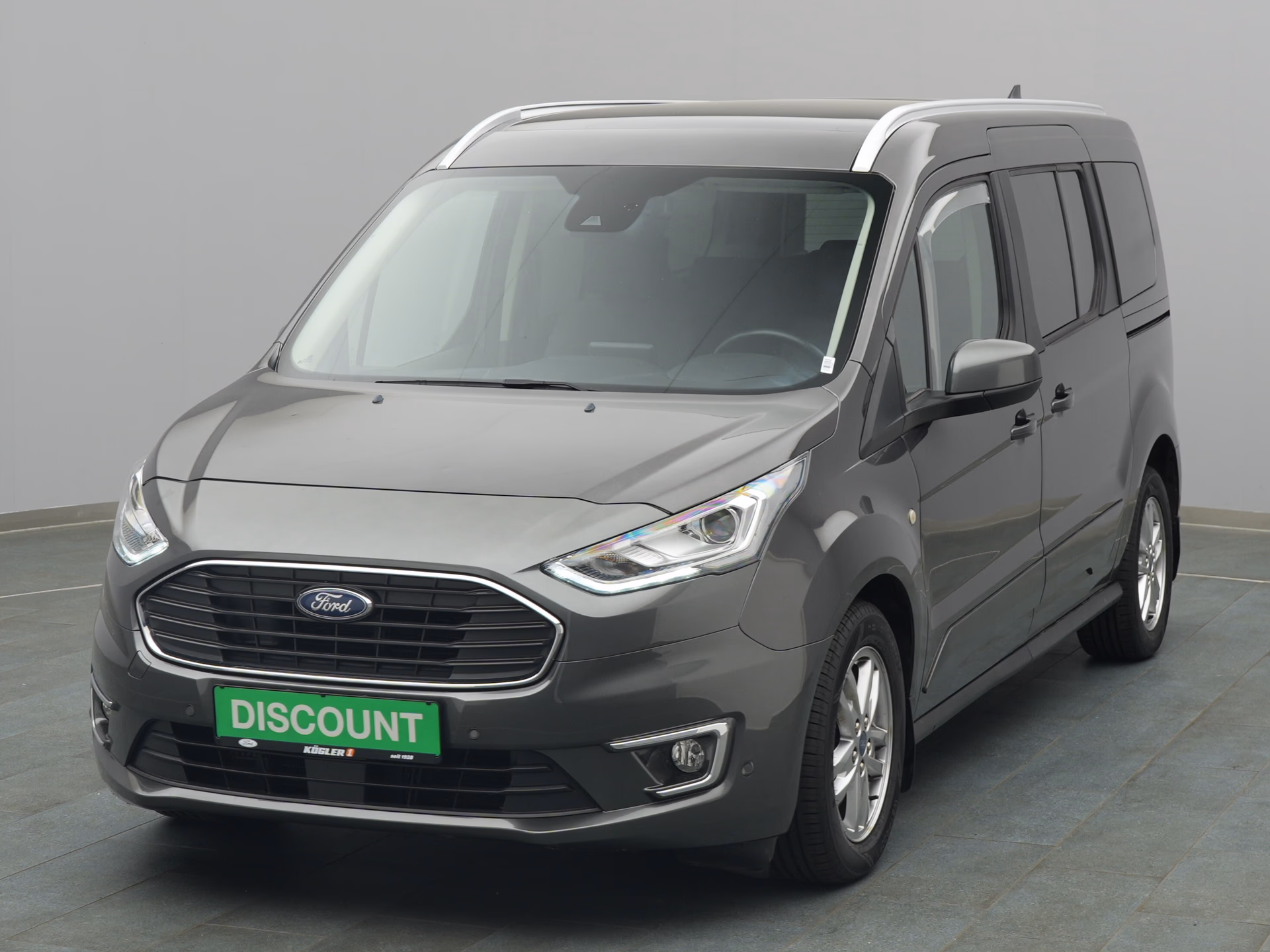 Ford Grand Tourneo in grau