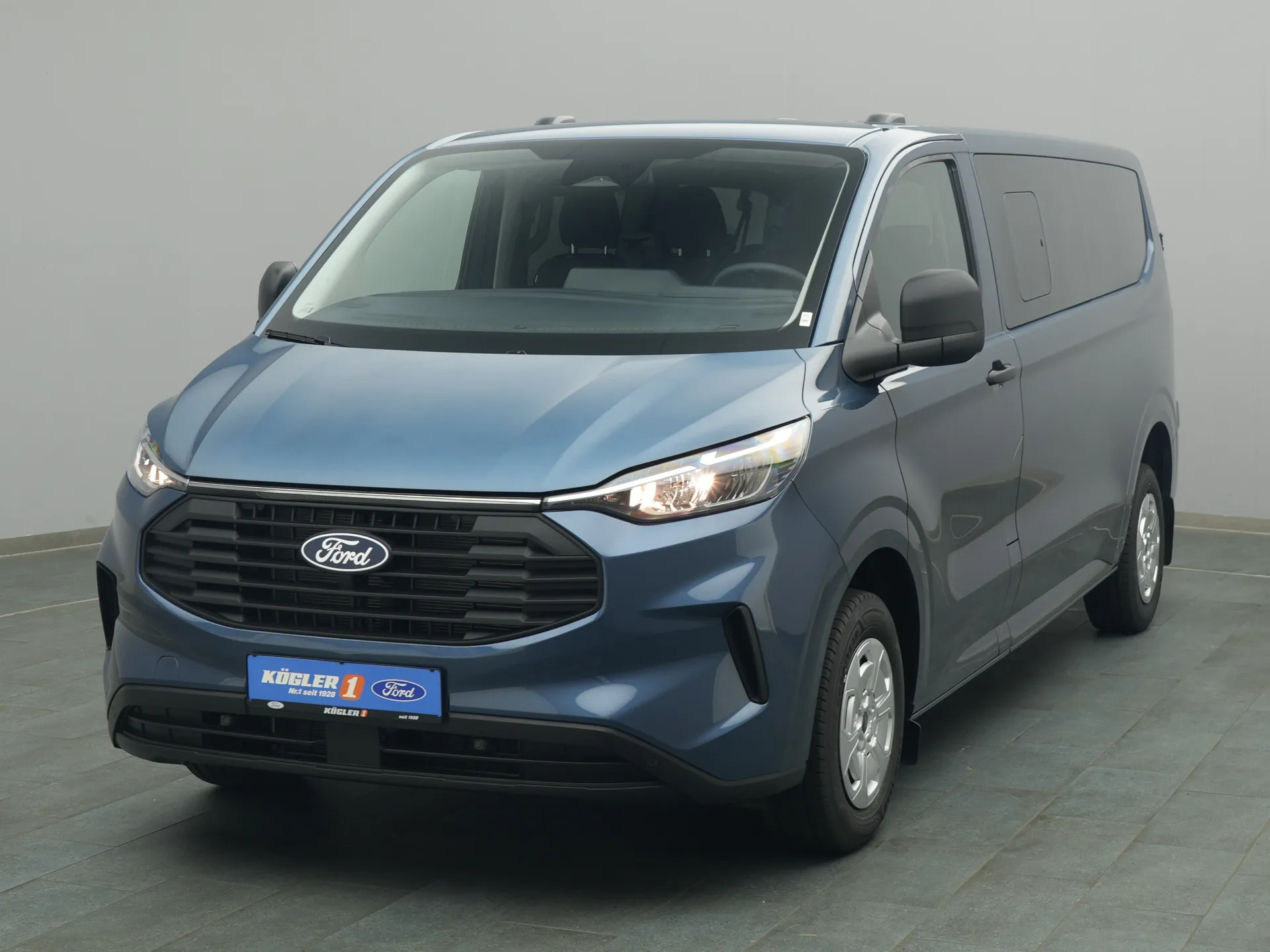 Ford Transit Custom Kombi in blau