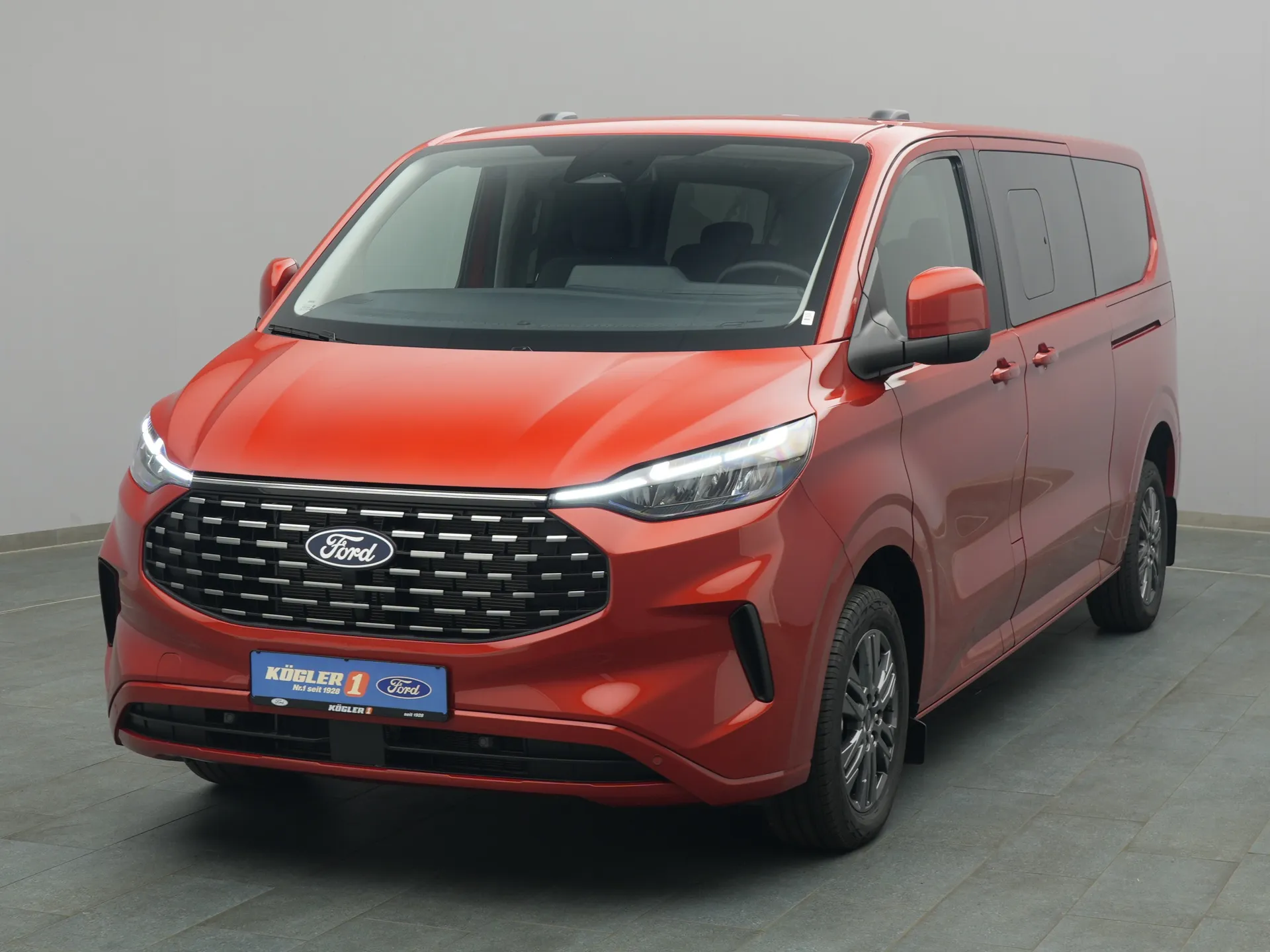 Ford Tourneo Custom in rot