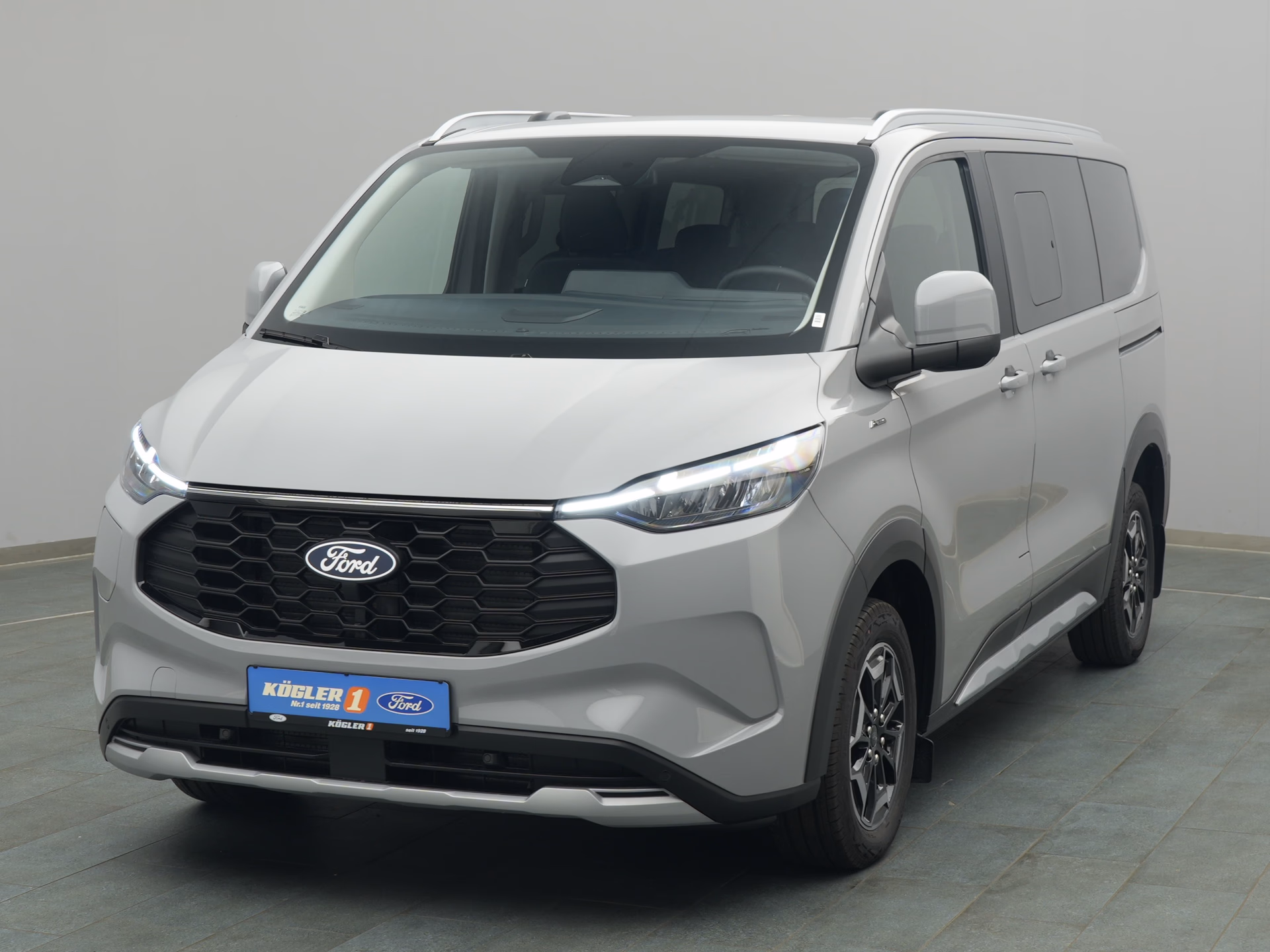 Ford Tourneo Custom Active in grau