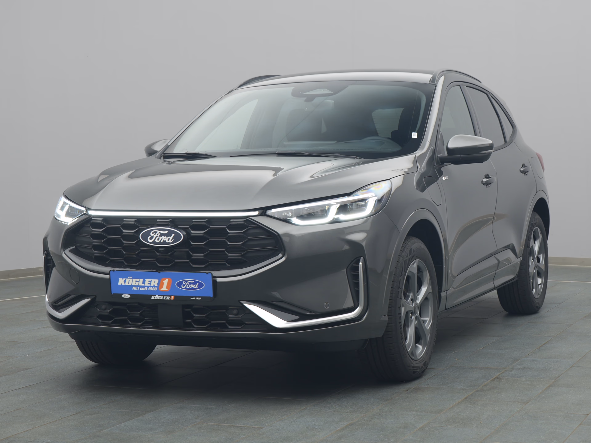 Ford Kuga ST-Line X in grau