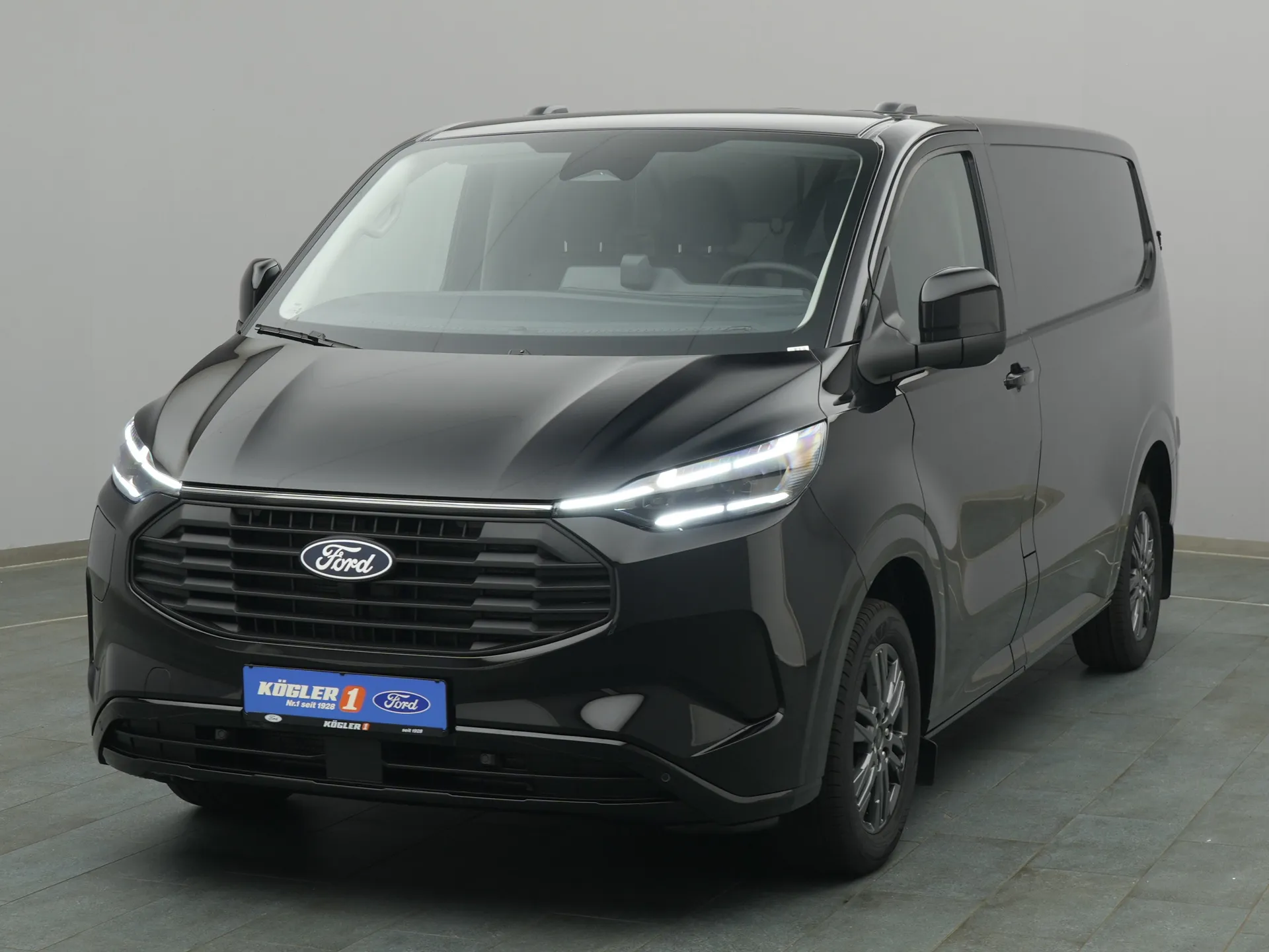 Ford Transit Custom Kasten in schwarz