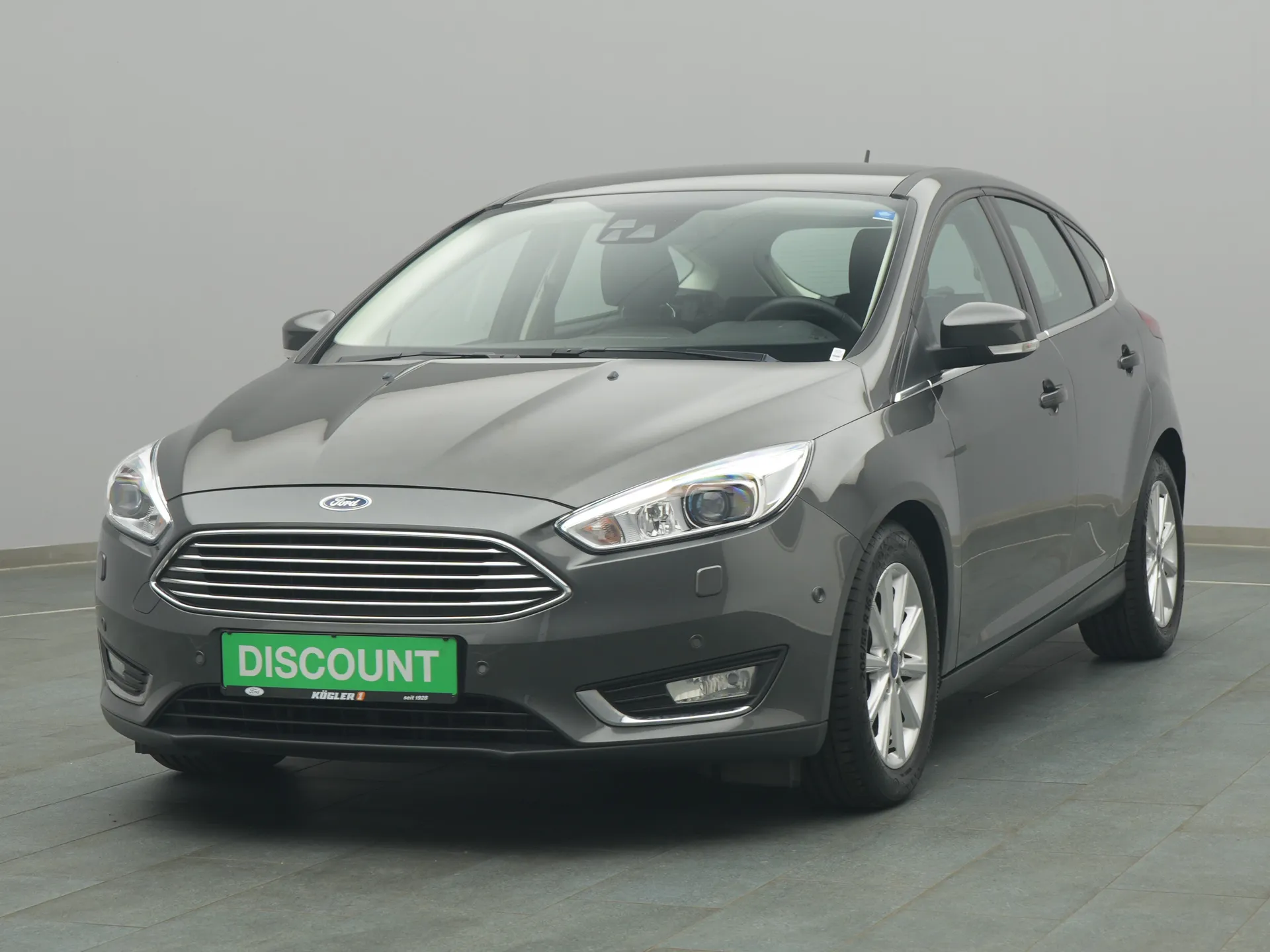Ford Focus Titanium in grau