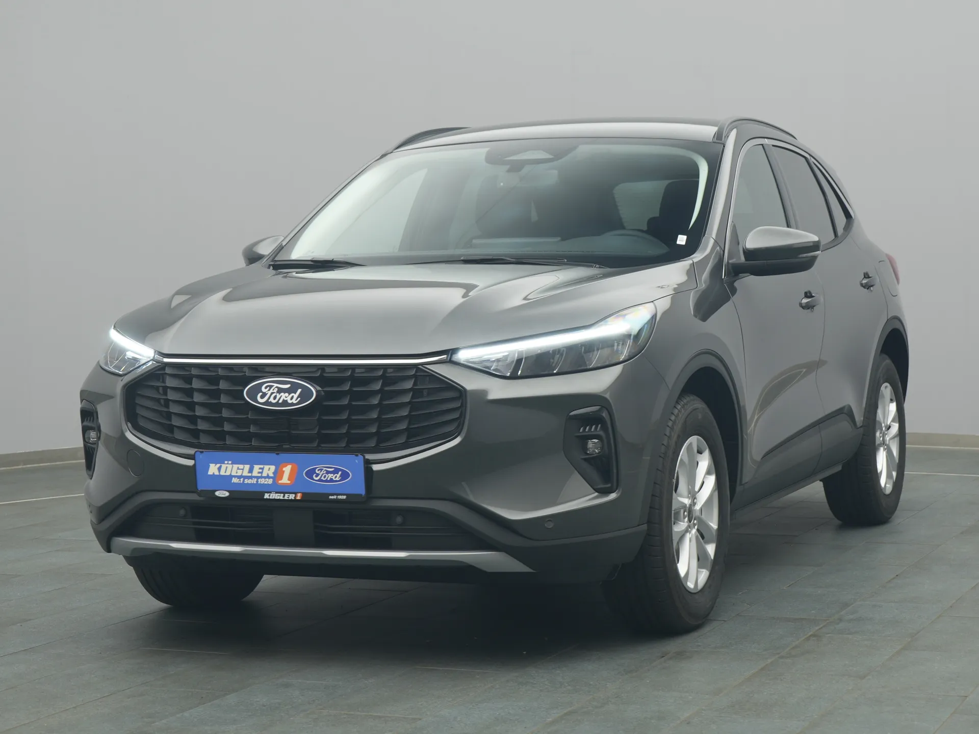 Ford Kuga Titanium in grau