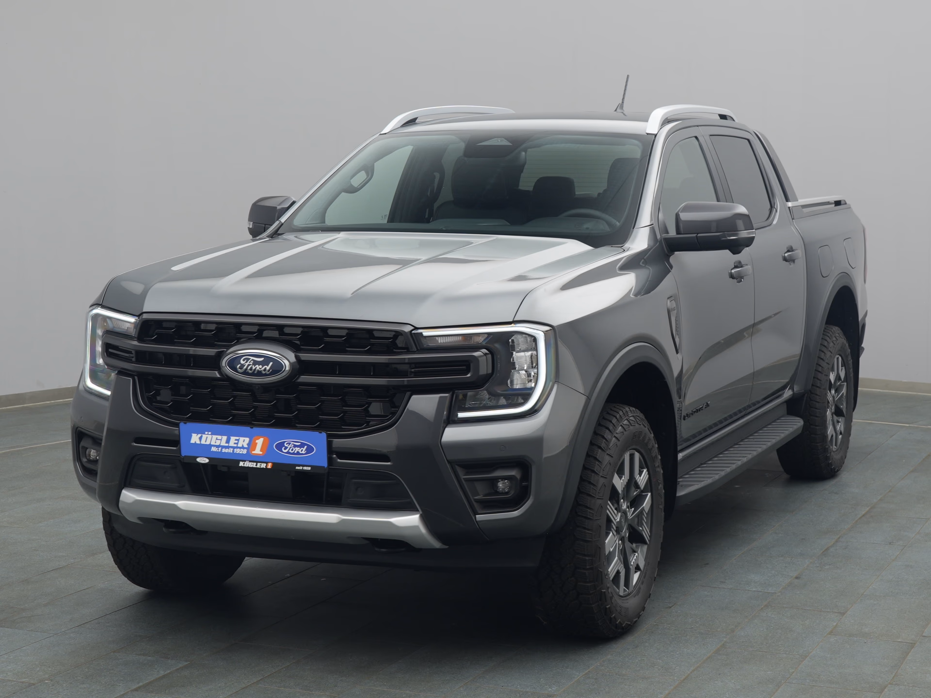 Ford Ranger DoKa Wildtrak in grau