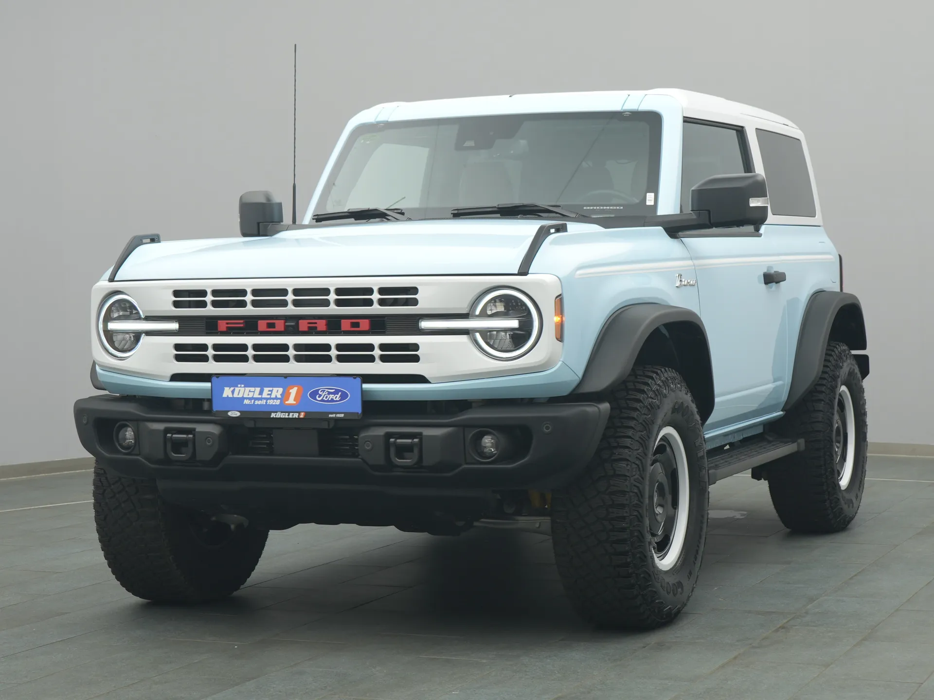 Ford Bronco in blau