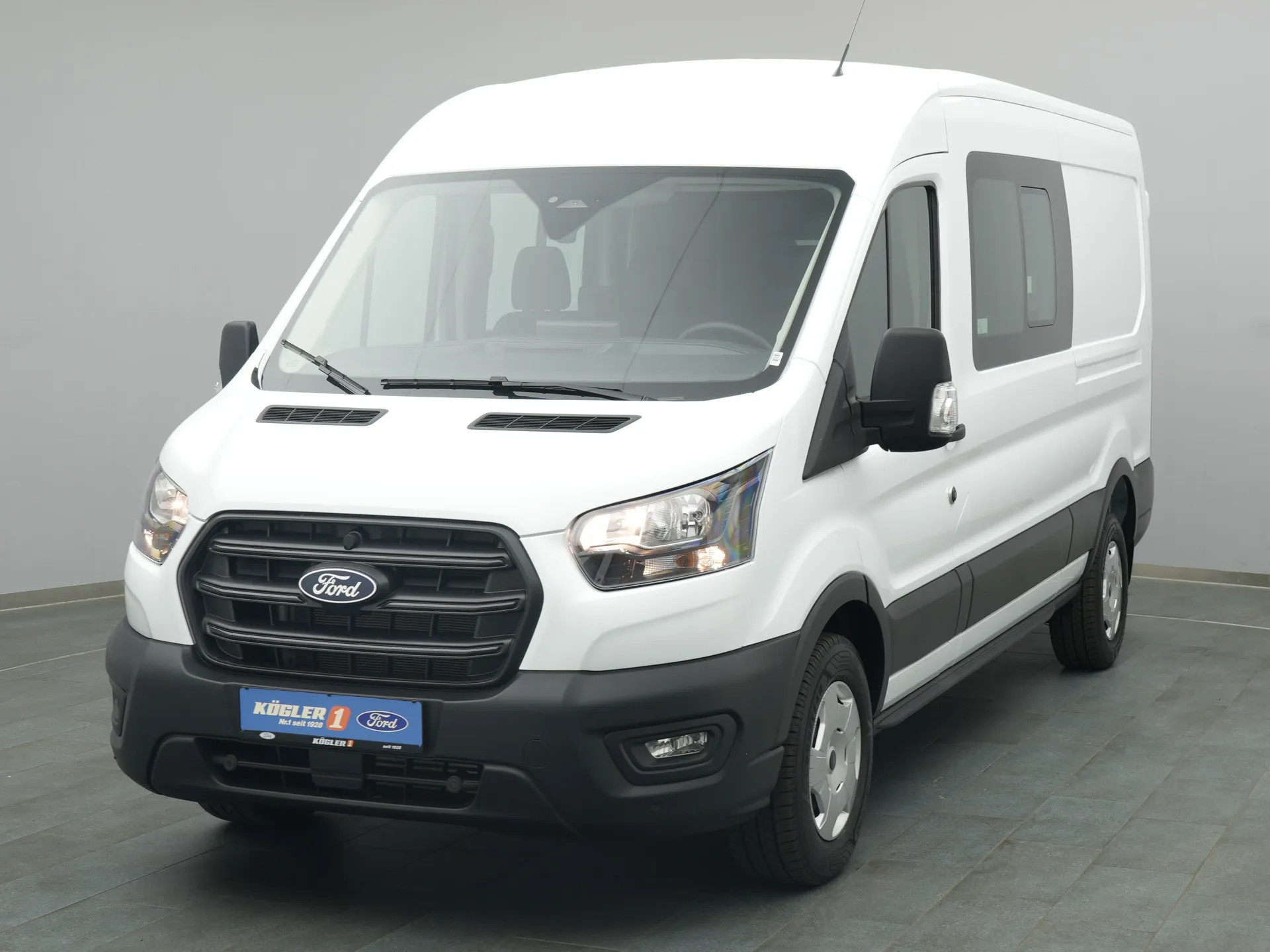Ford Transit Kasten Doka in weiss