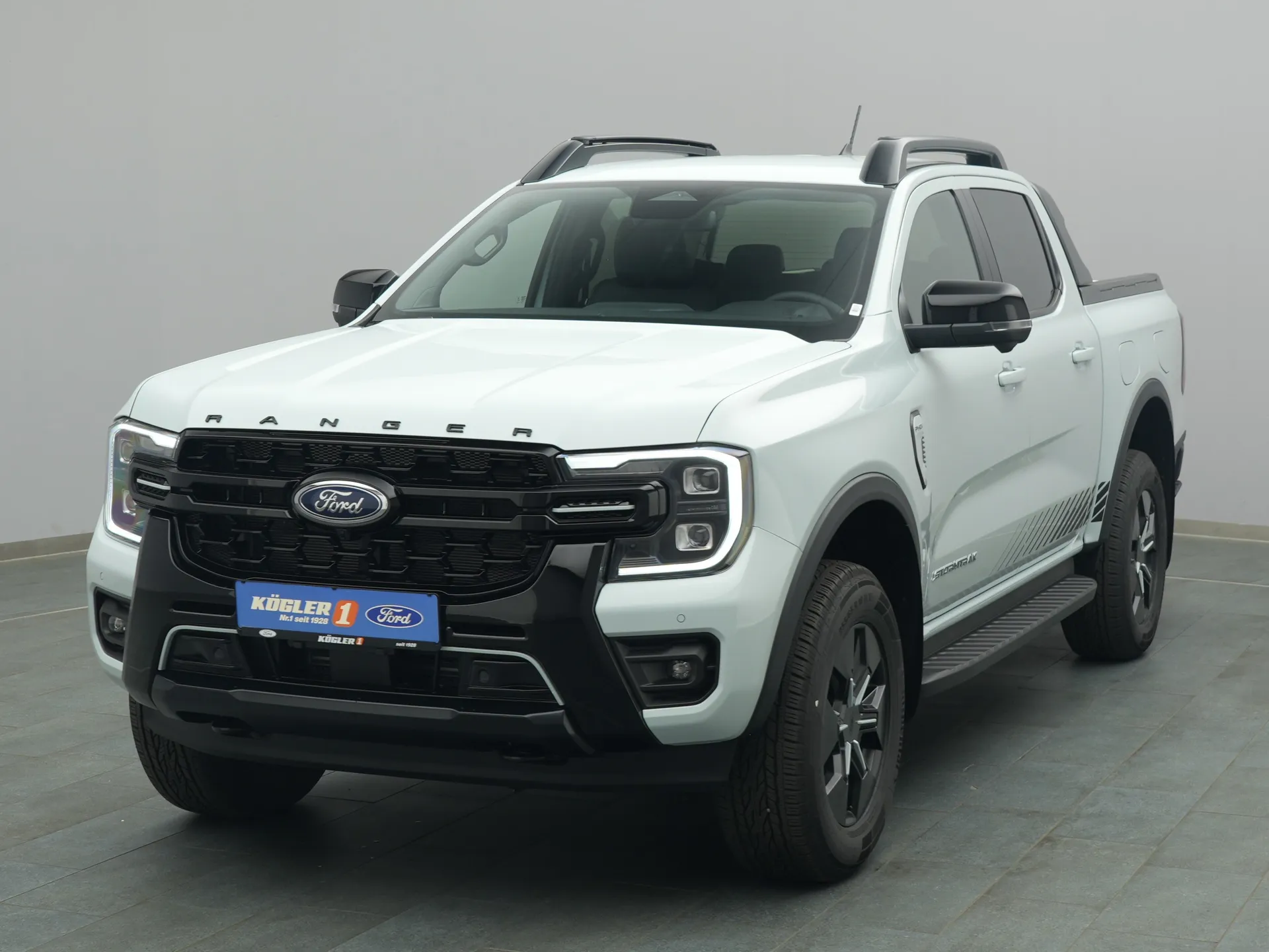 Ford Ranger DoKa Stormtrak in silber