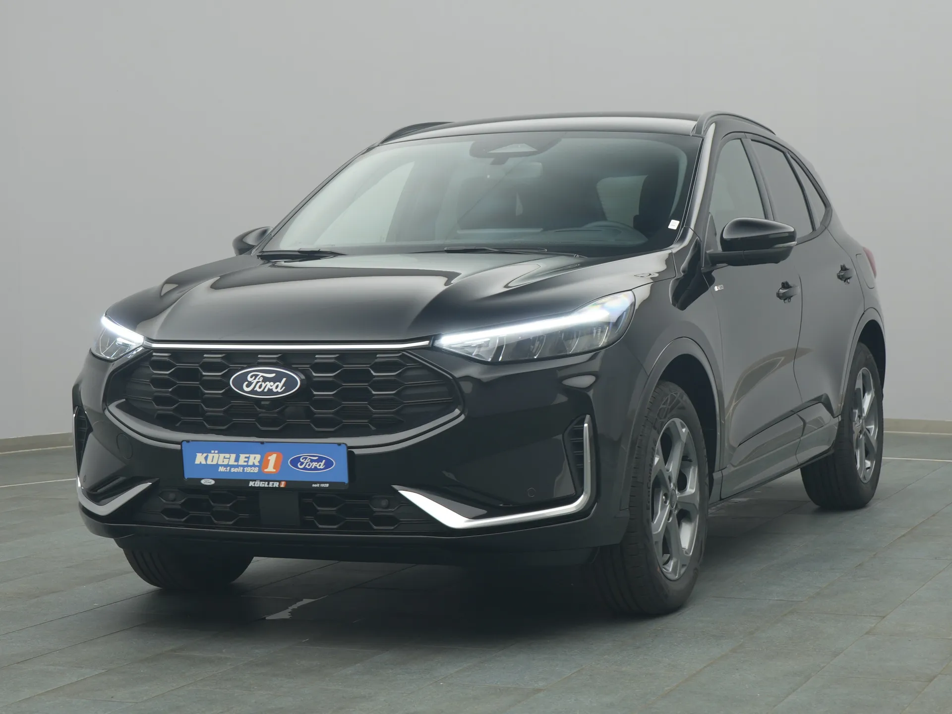Ford Kuga ST-Line X in schwarz