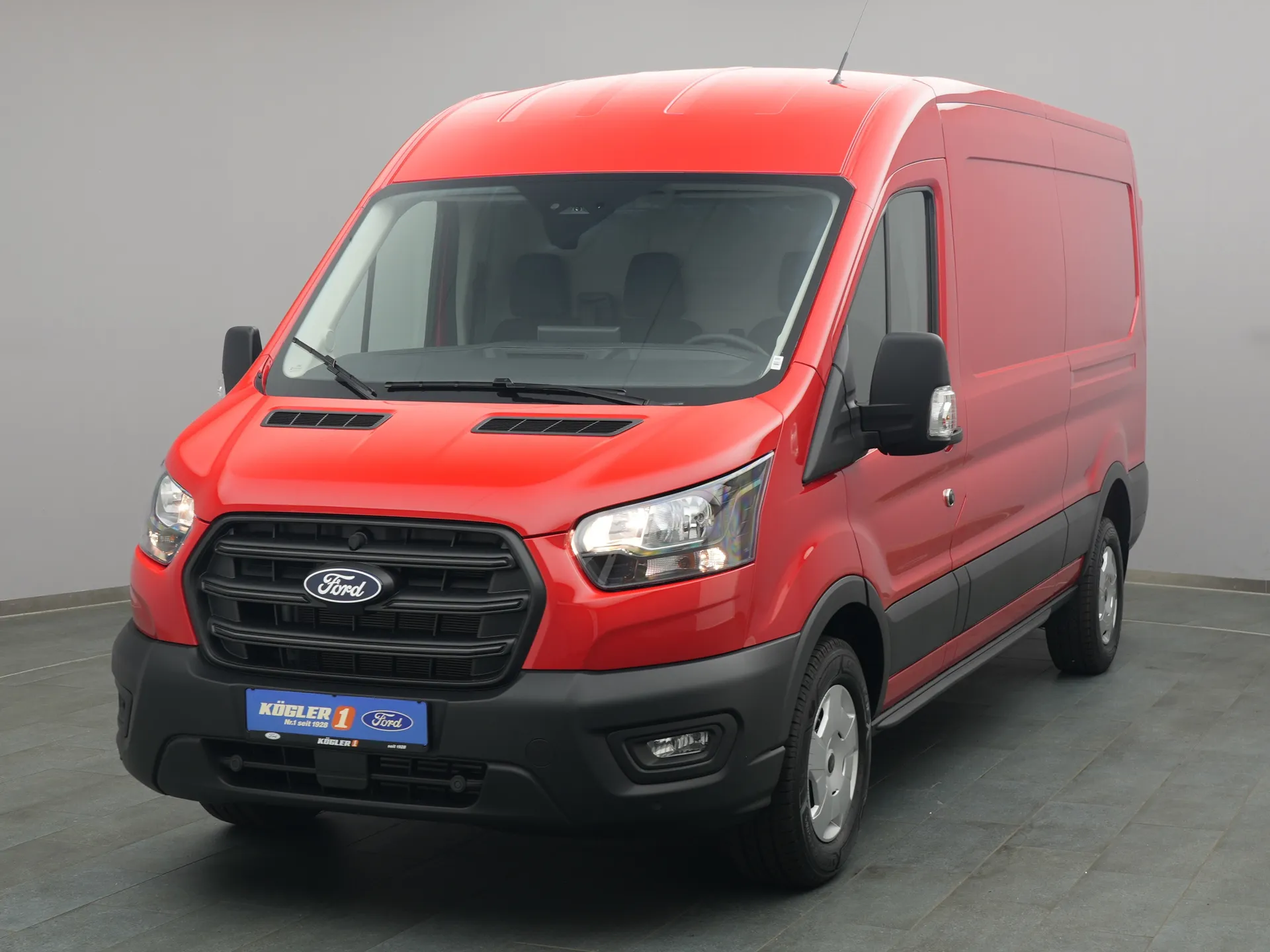 Ford Transit Kasten in rot