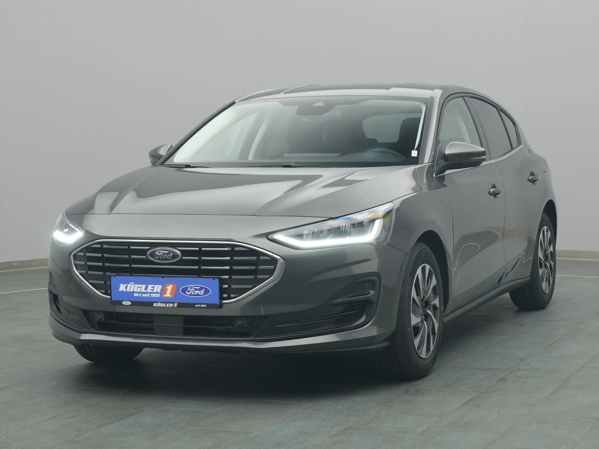 Ford Focus Titanium in grau