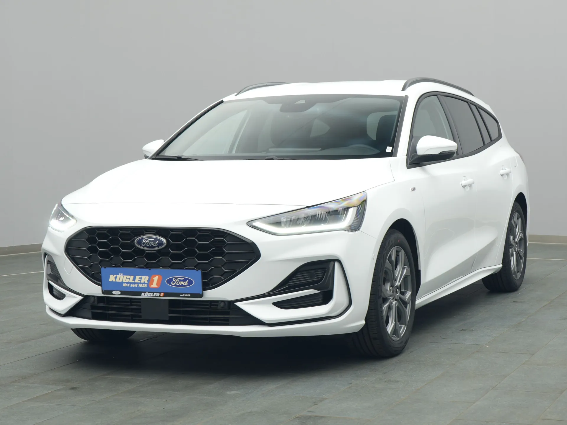 Ford Focus ST-Line in weiss
