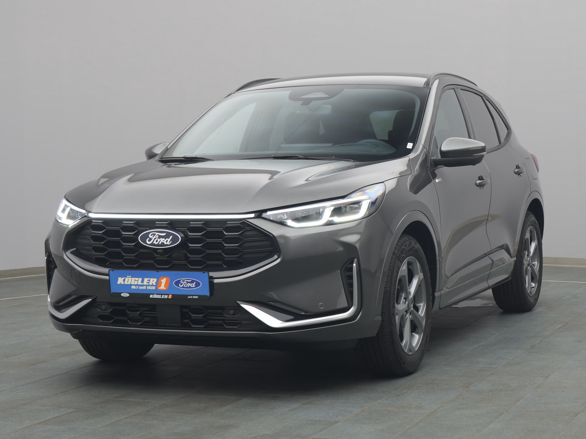 Ford Kuga ST-Line X in grau