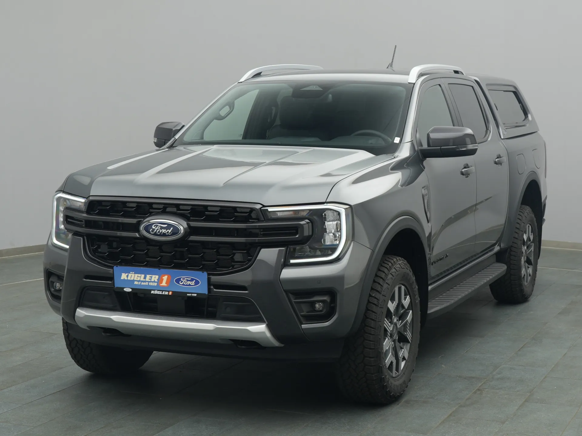 Ford Ranger DoKa Wildtrak in grau