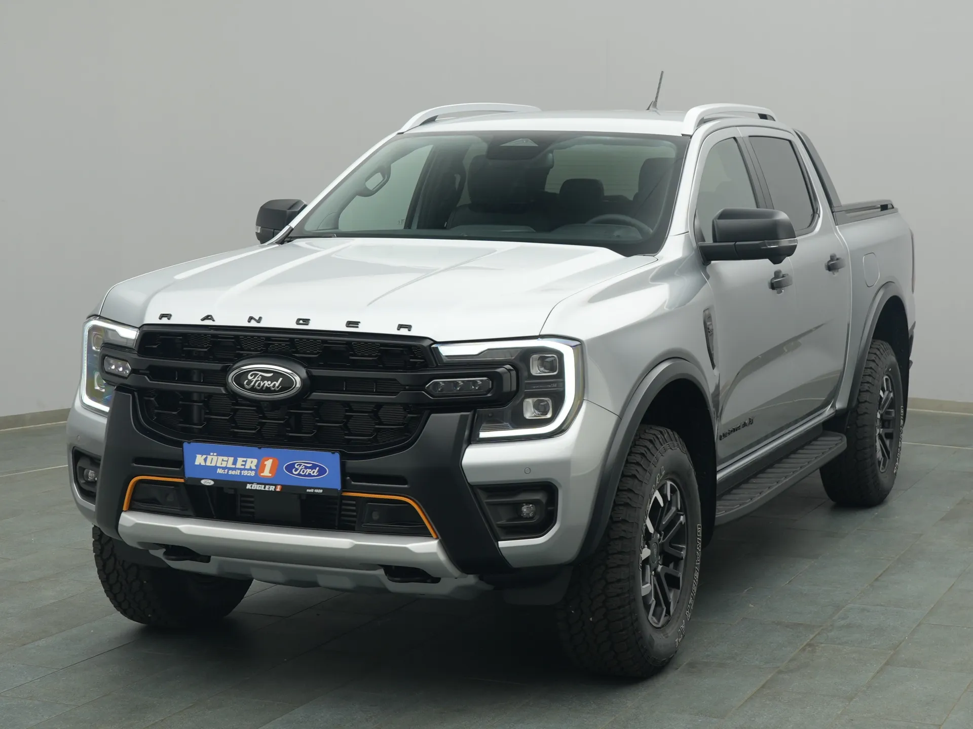 Ford Ranger DoKa Wildtrak X in silber