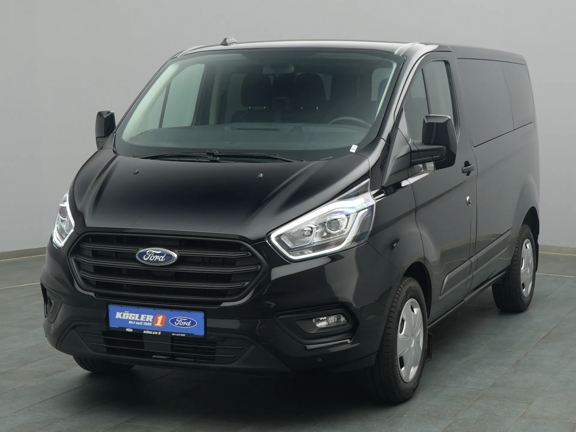 Ford Transit Custom Kombi in schwarz