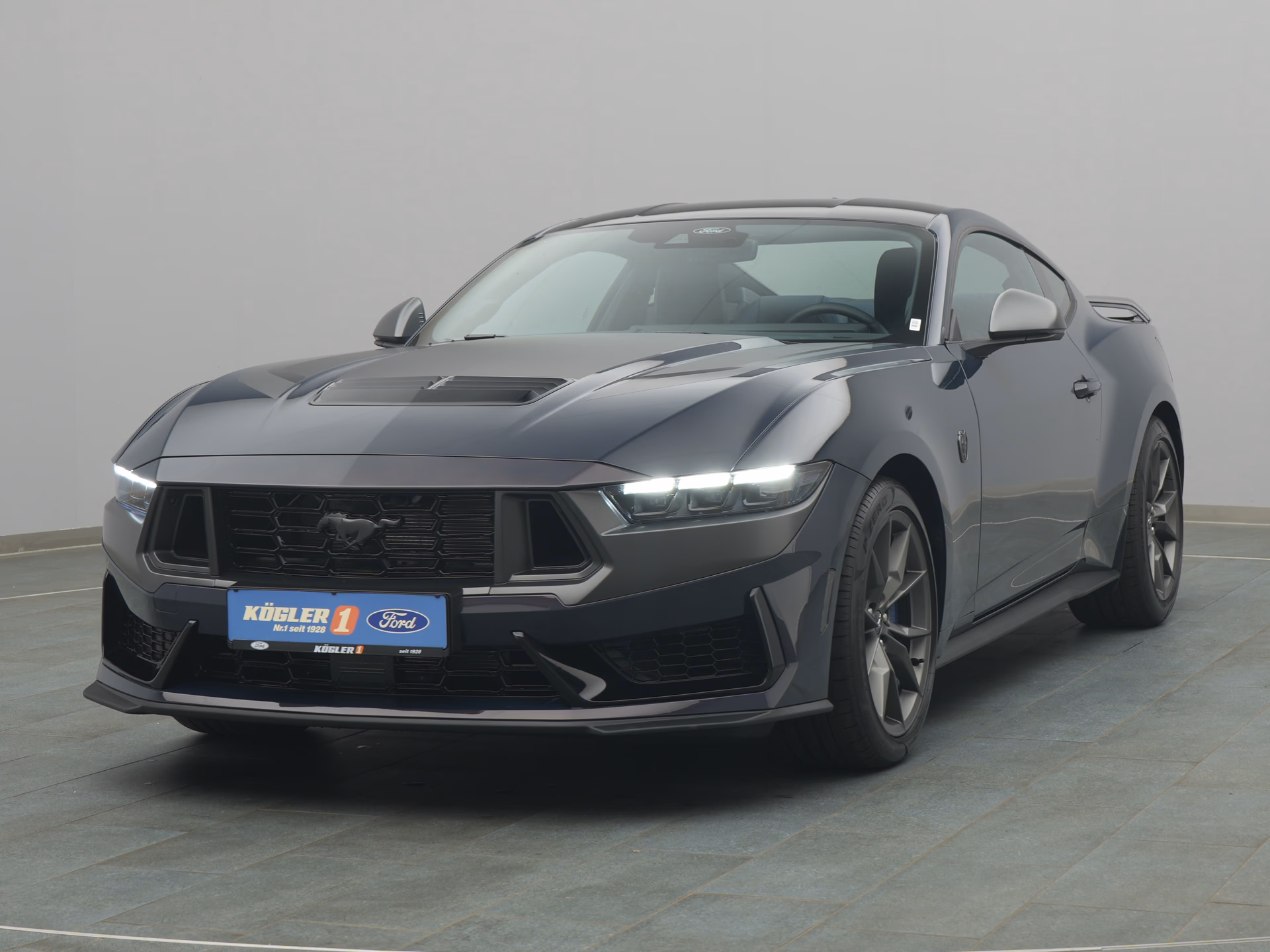 Ford Mustang Dark Horse in blau
