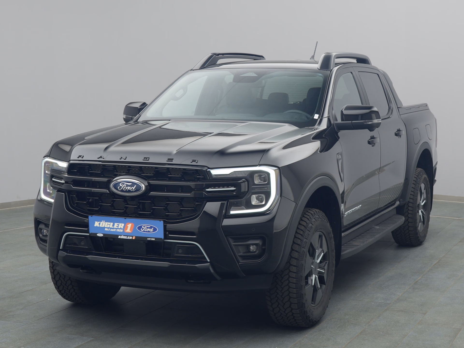 Ford Ranger DoKa Stormtrak in schwarz