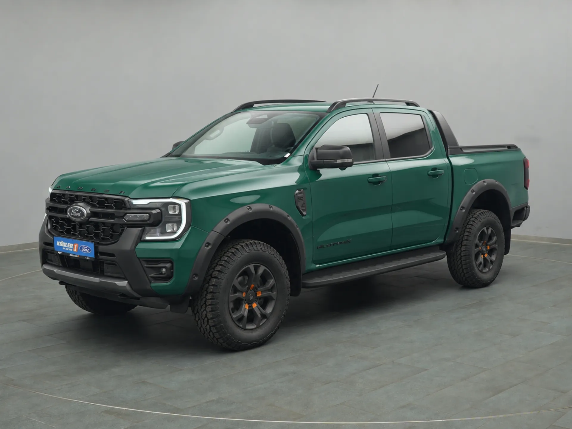 Ford Ranger DoKa  in grün