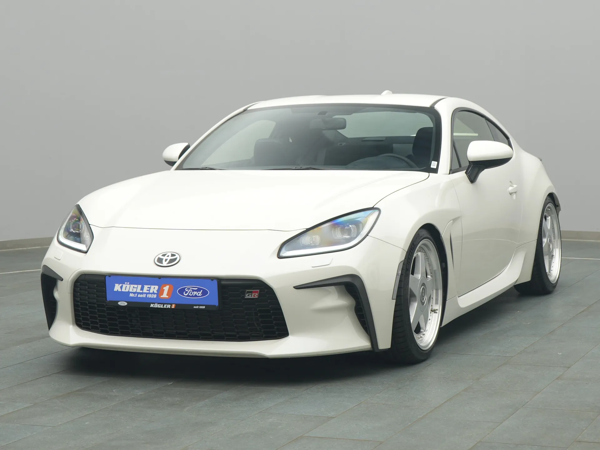 Toyota GR86 in weiss