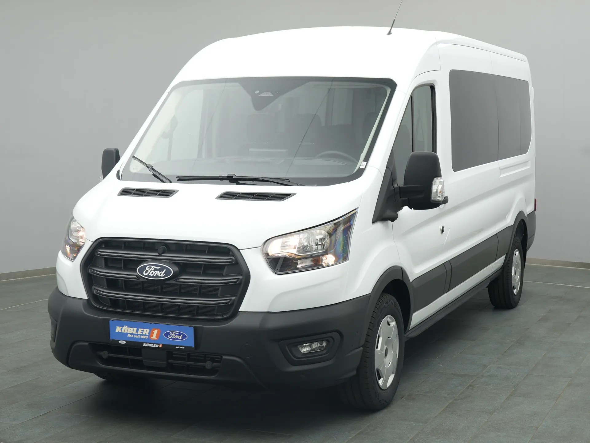 Ford Transit Kombi in weiss