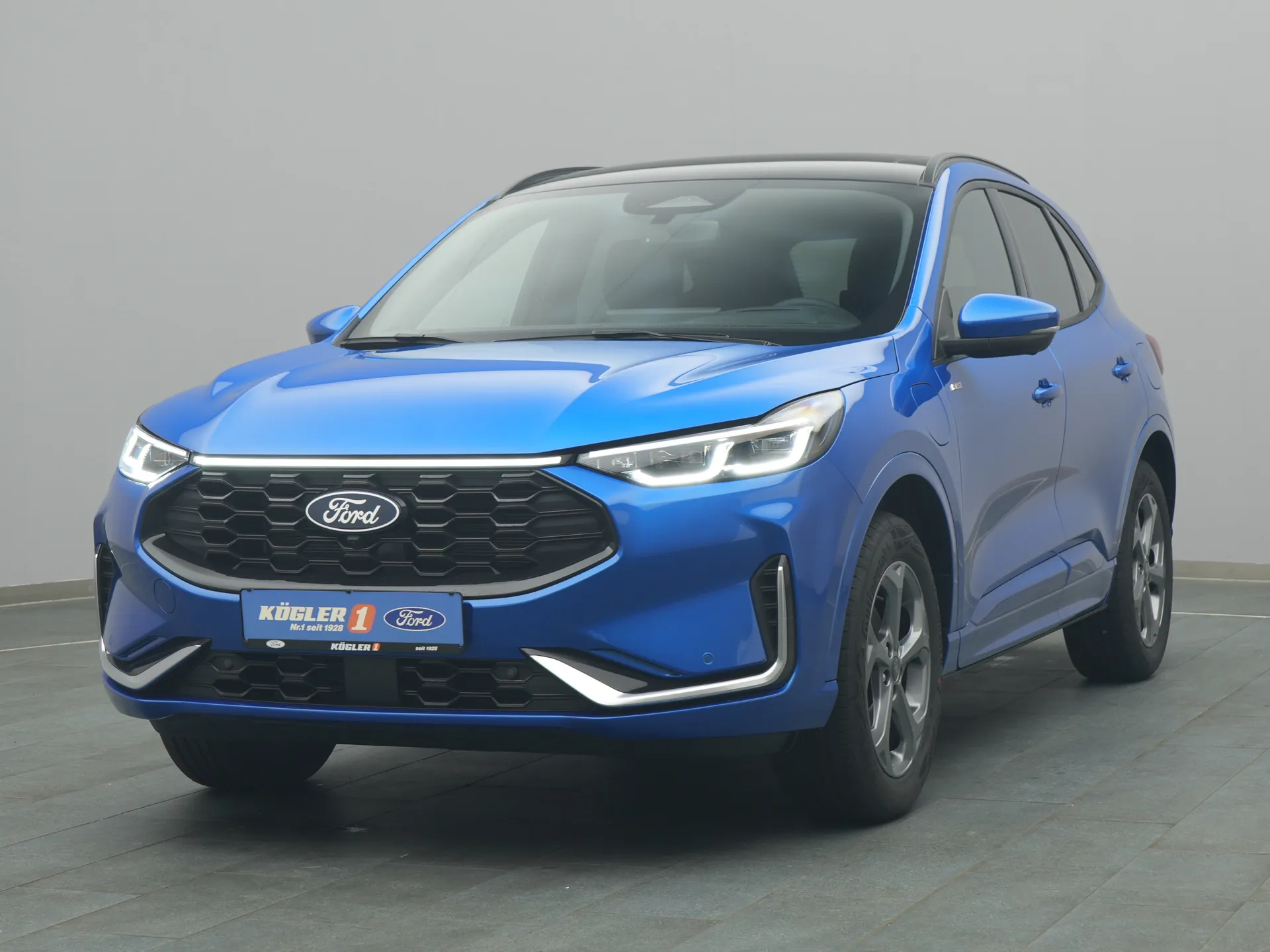 Ford Kuga ST-Line X in blau