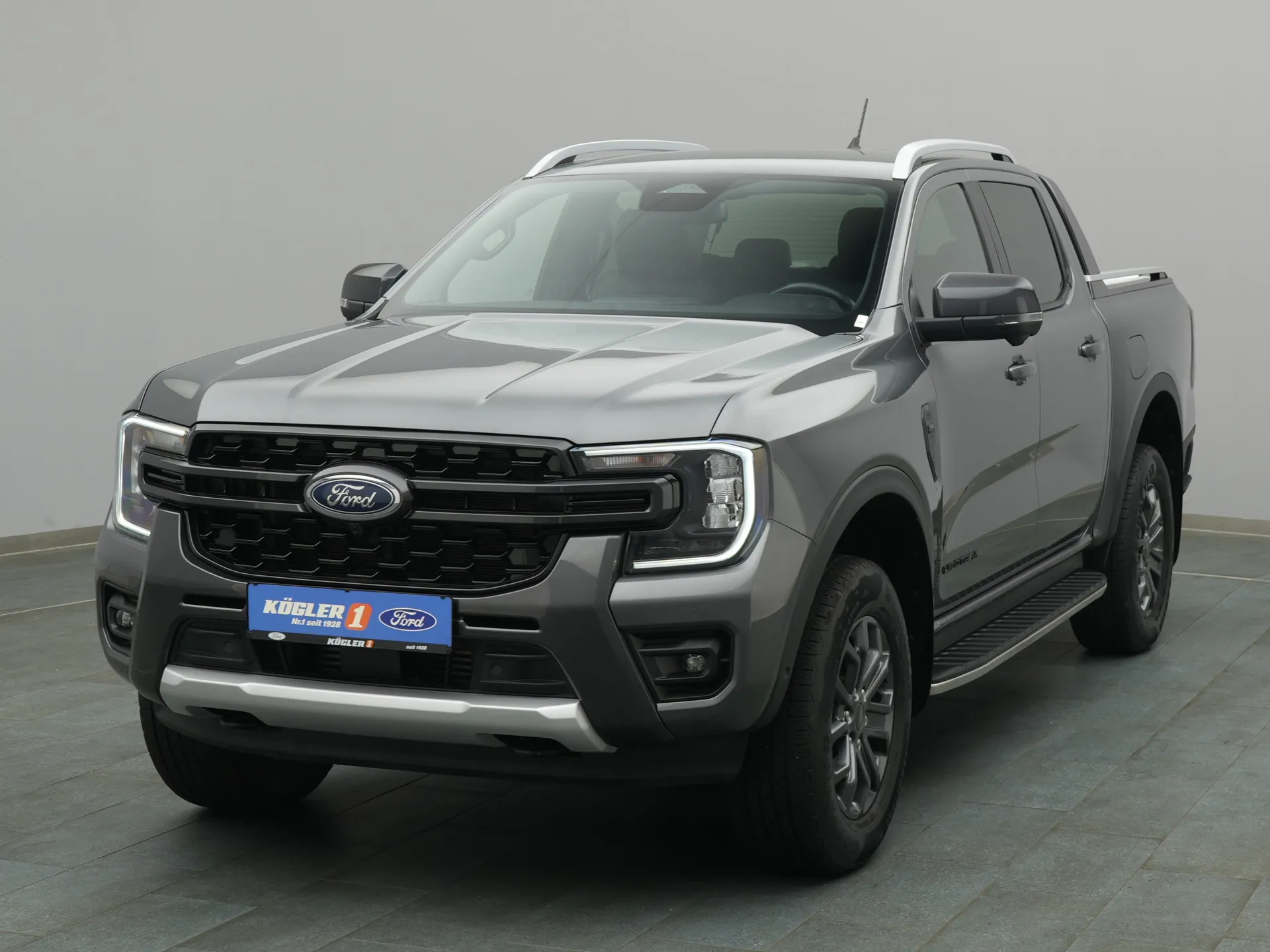 Ford Ranger DoKa Wildtrak in grau