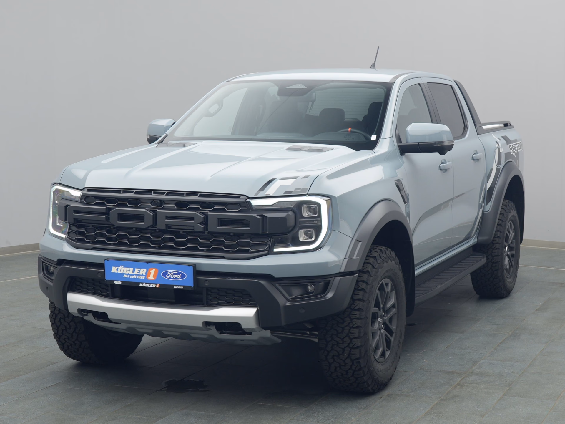 Ford Ranger Raptor in grau