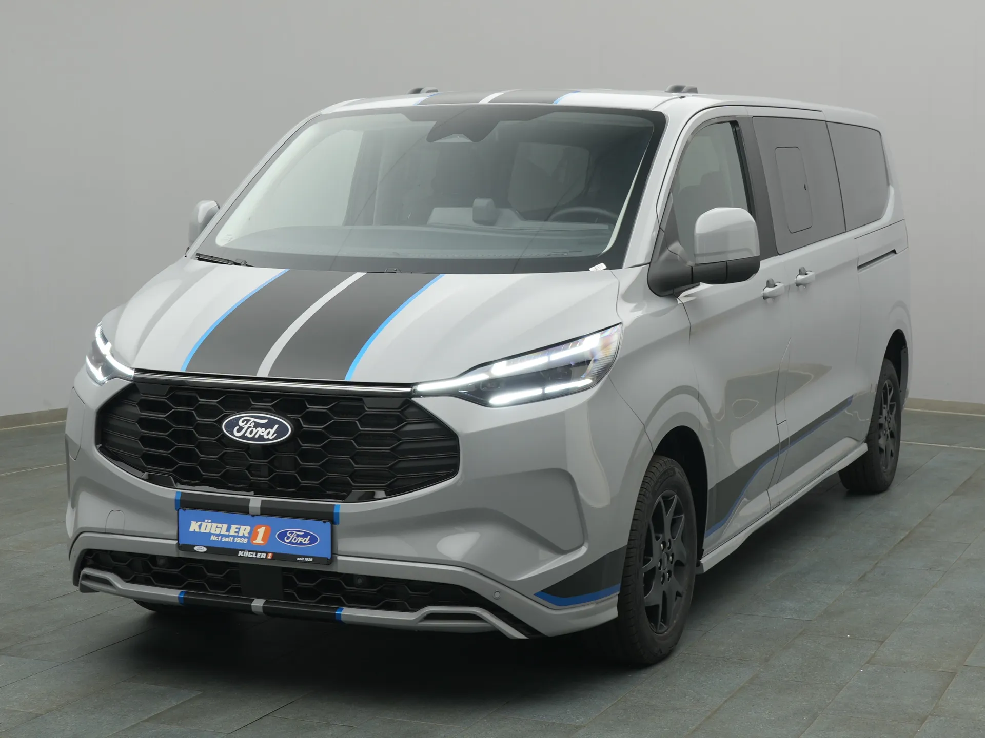 Ford Tourneo Custom in grau