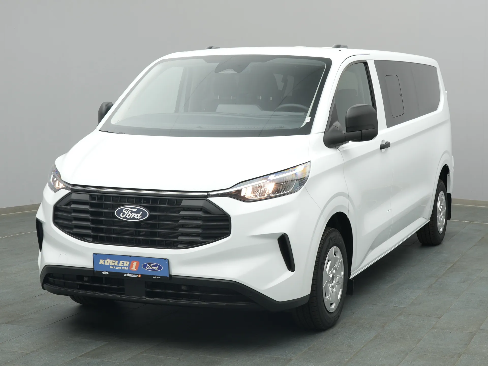 Ford Transit Custom Kombi in weiss