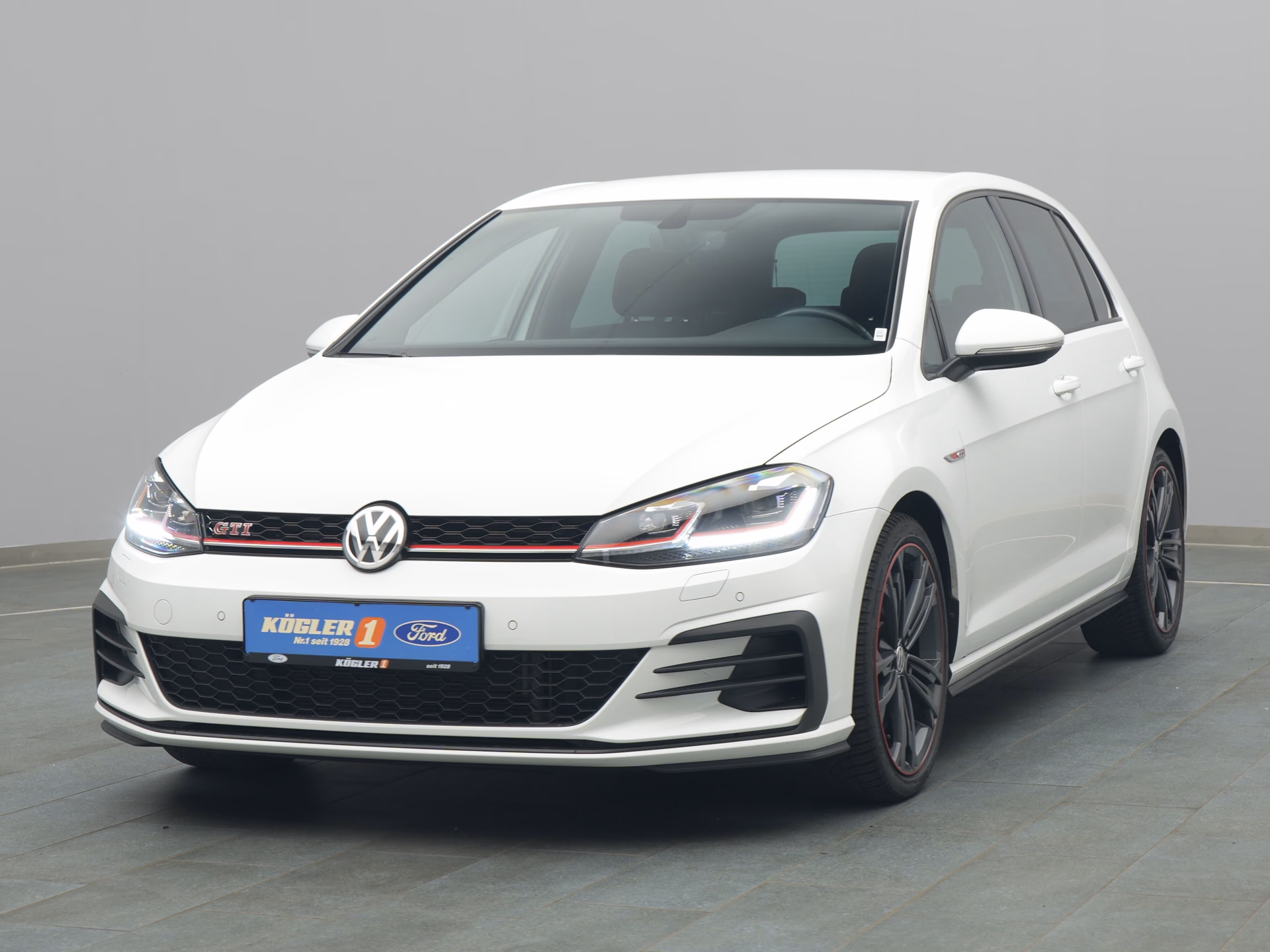 VW Golf VII in weiss