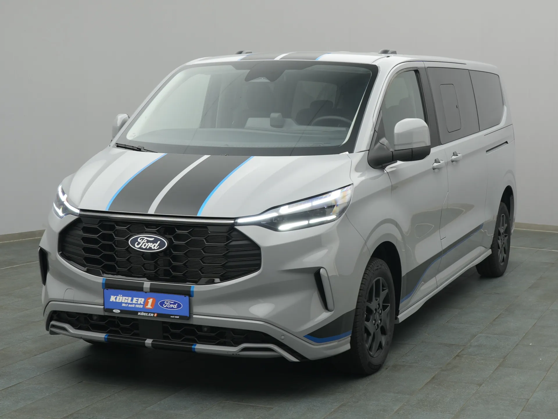 Ford Tourneo Custom in grau