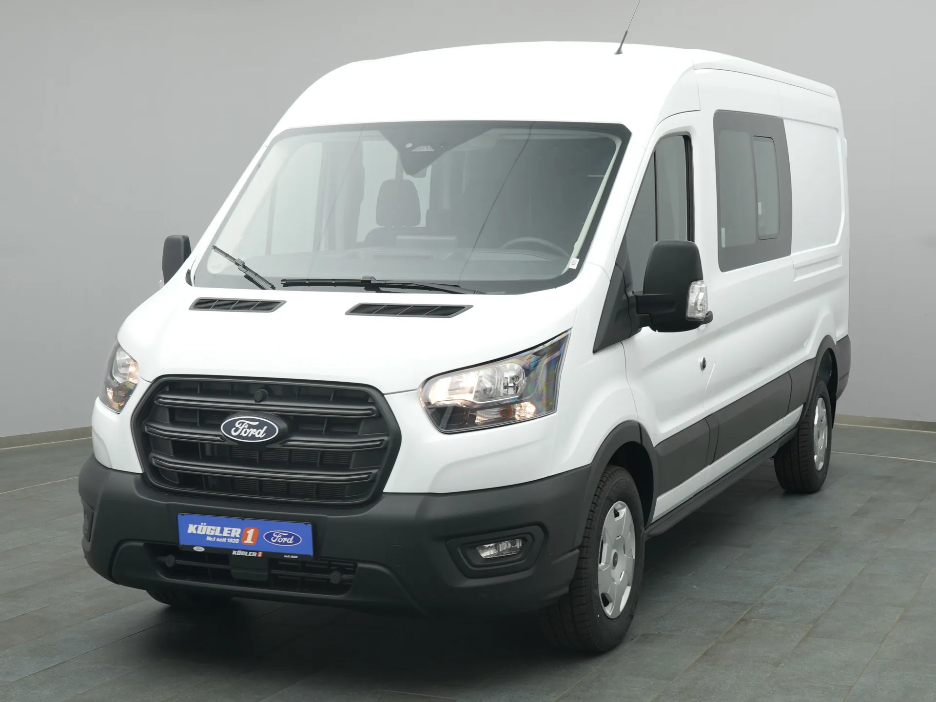 Ford Transit Kasten Doka in weiss