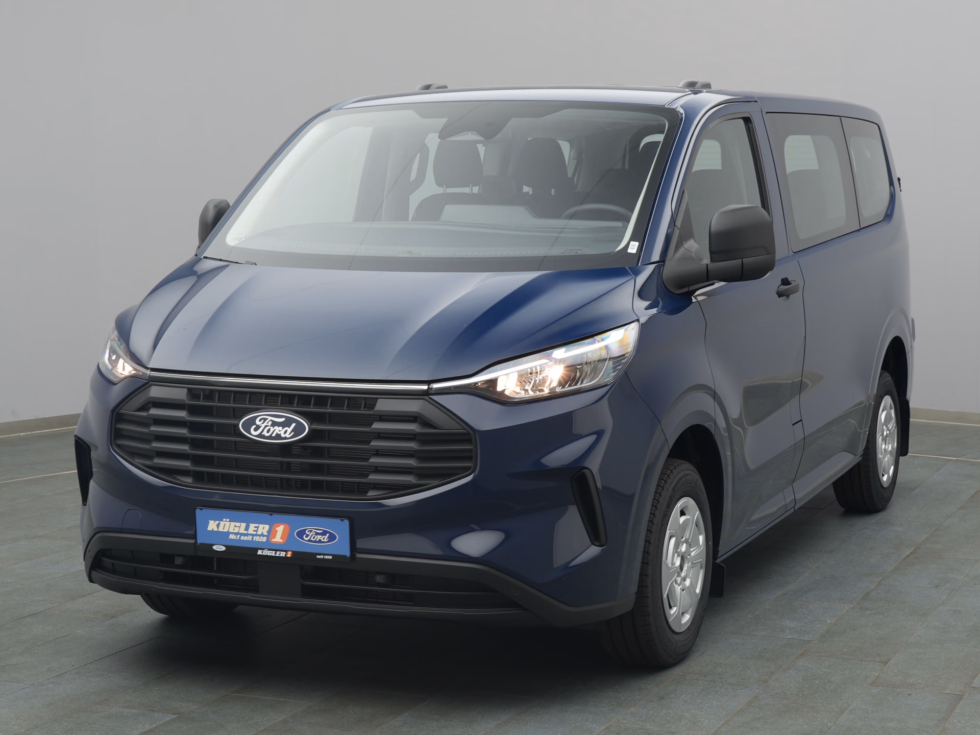 Ford Transit Custom Kombi in blau