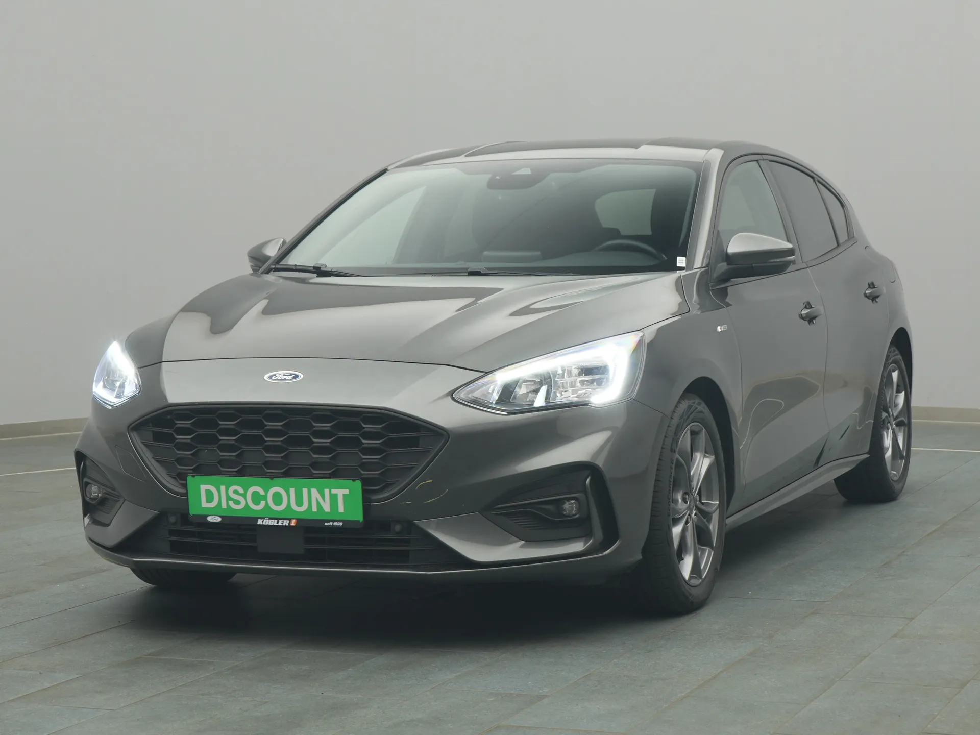 Ford Focus ST-Line in grau