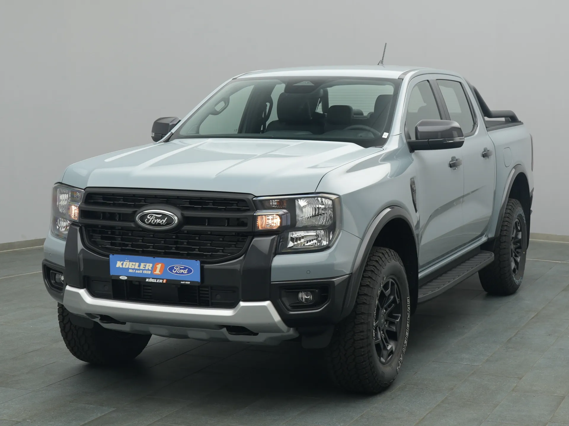 Ford Ranger DoKa Tremor in grau