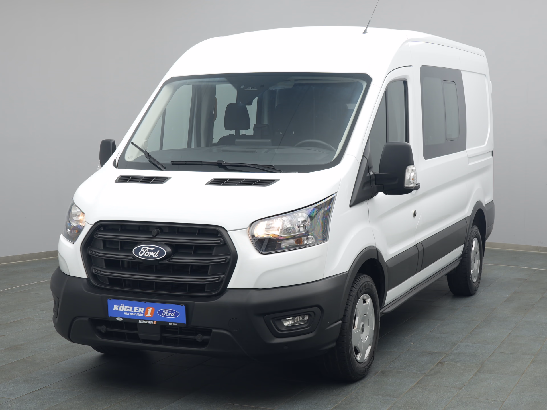 Ford Transit Kasten Doka in weiss