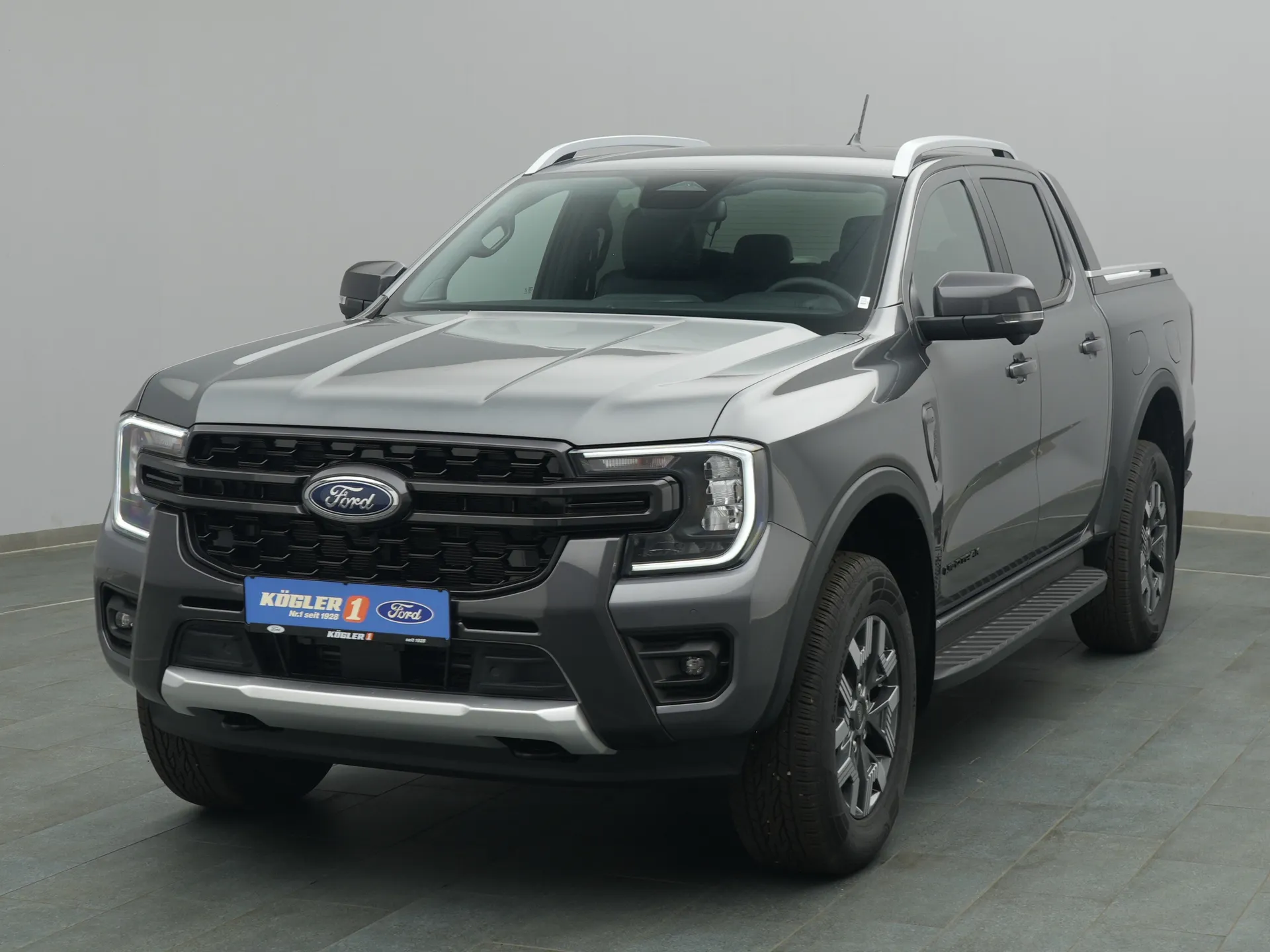 Ford Ranger DoKa Wildtrak in grau