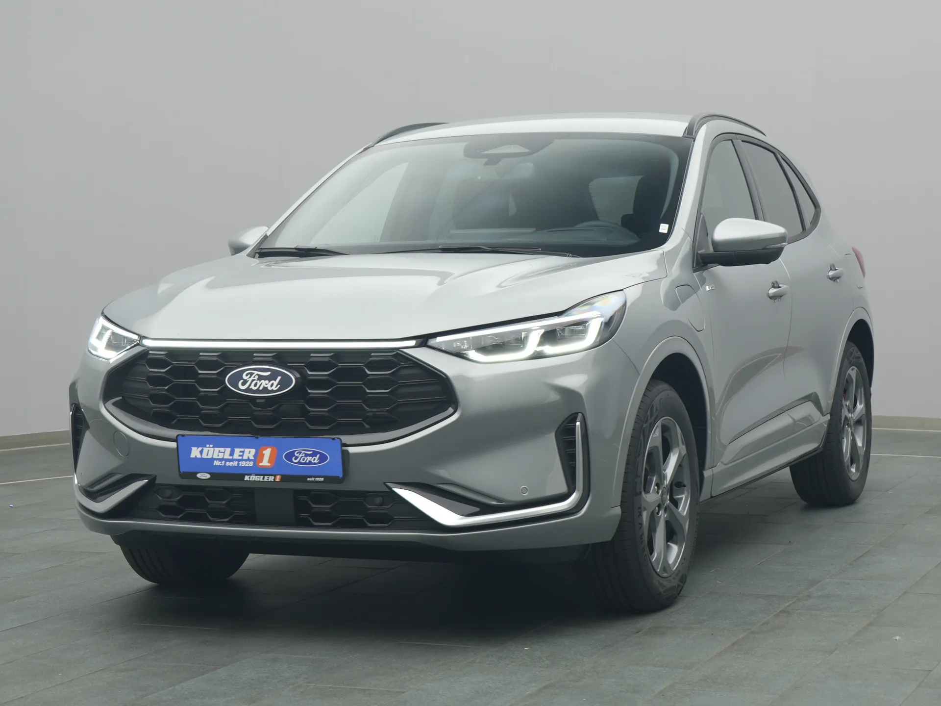 Ford Kuga ST-Line X in silber