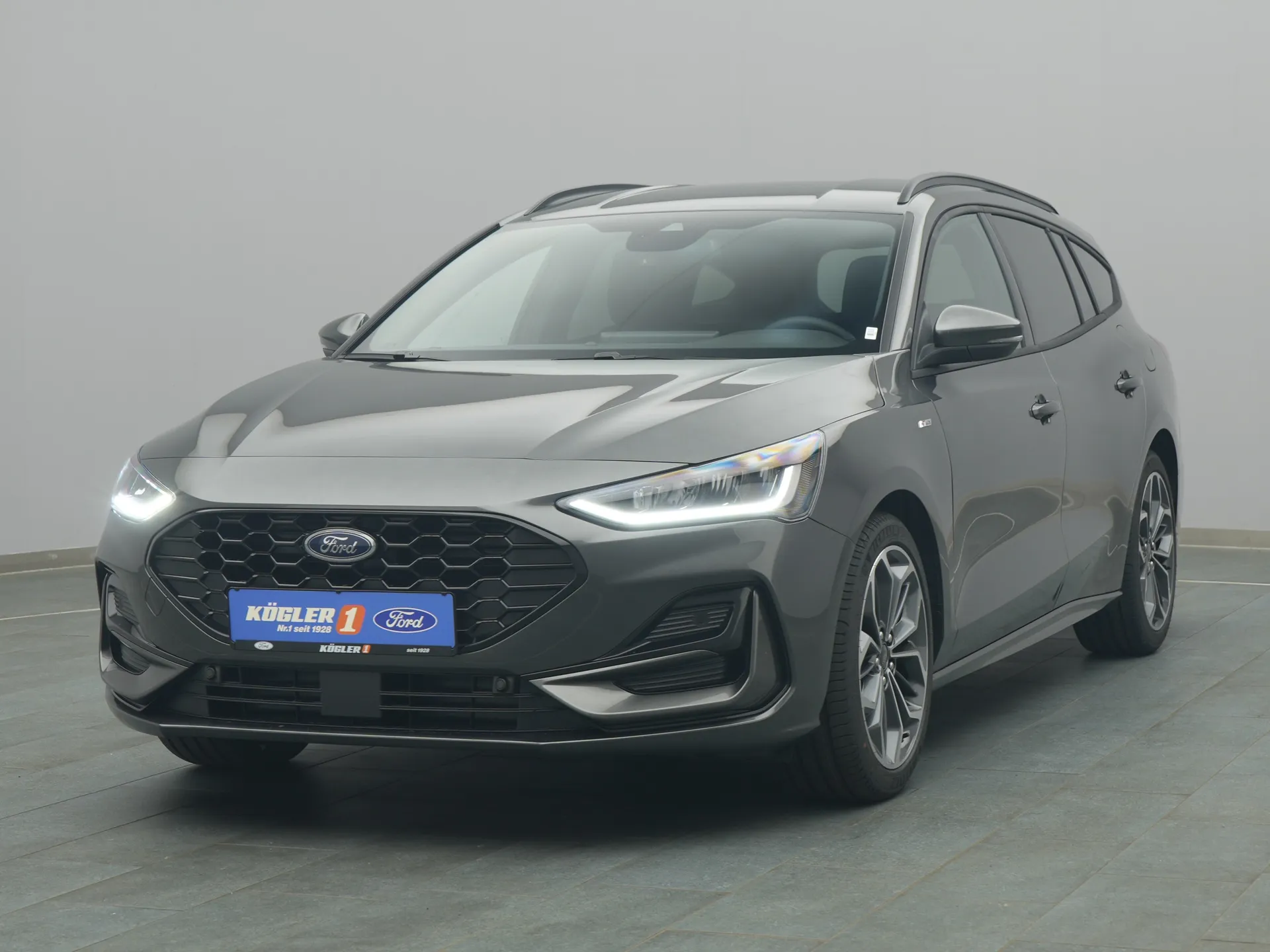 Ford Focus ST-Line X in grau