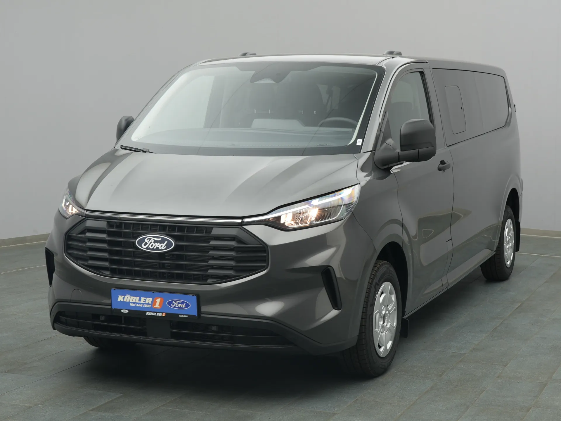 Ford Transit Custom Kombi in grau
