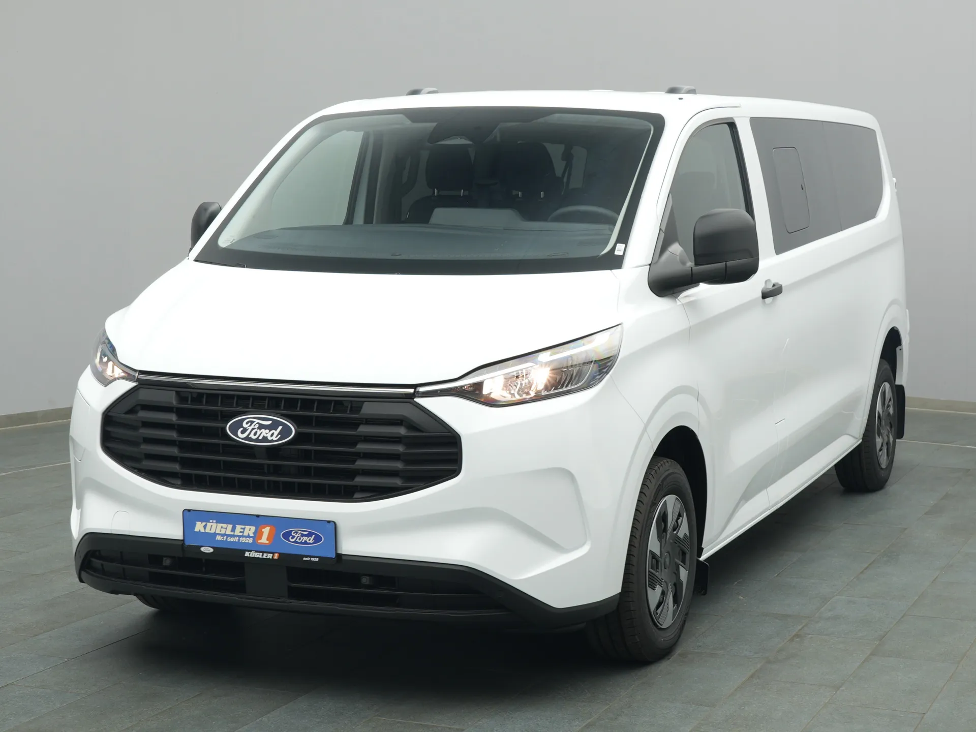 Ford Transit Custom Kombi in weiss