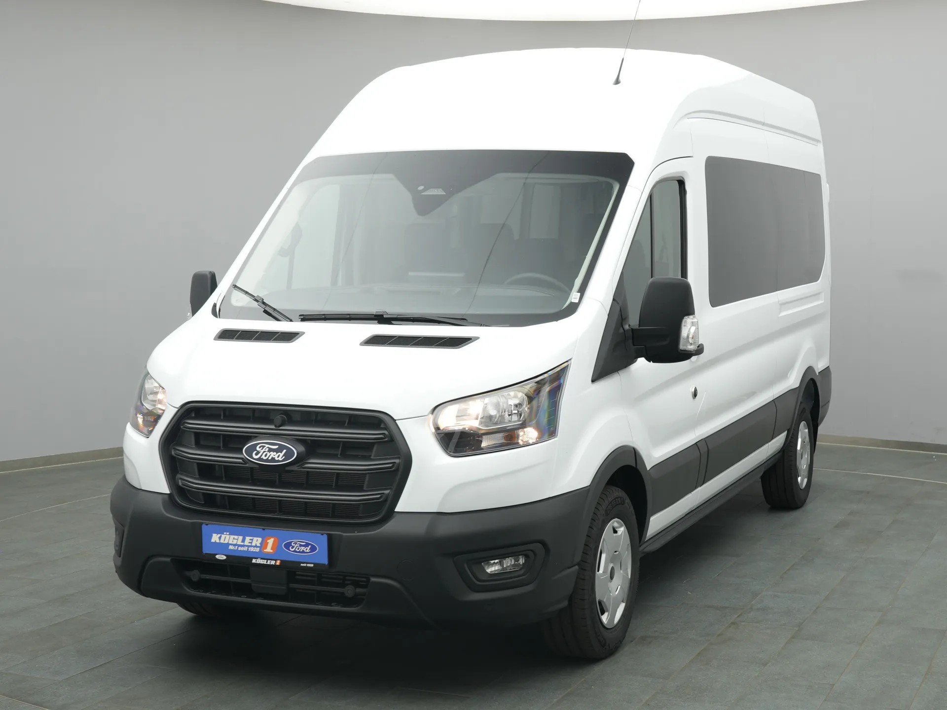 Ford Transit Kombi in weiss