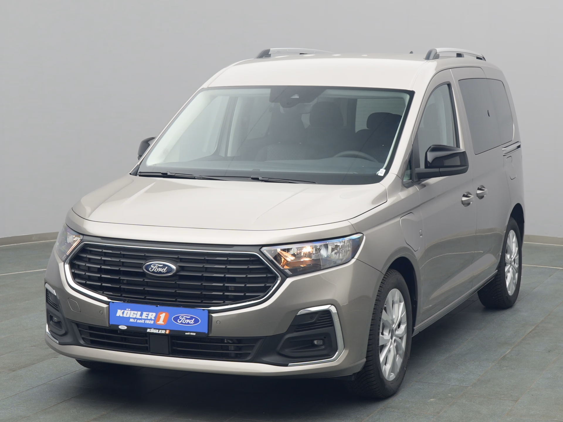 Ford Tourneo Connect Titanium in silber