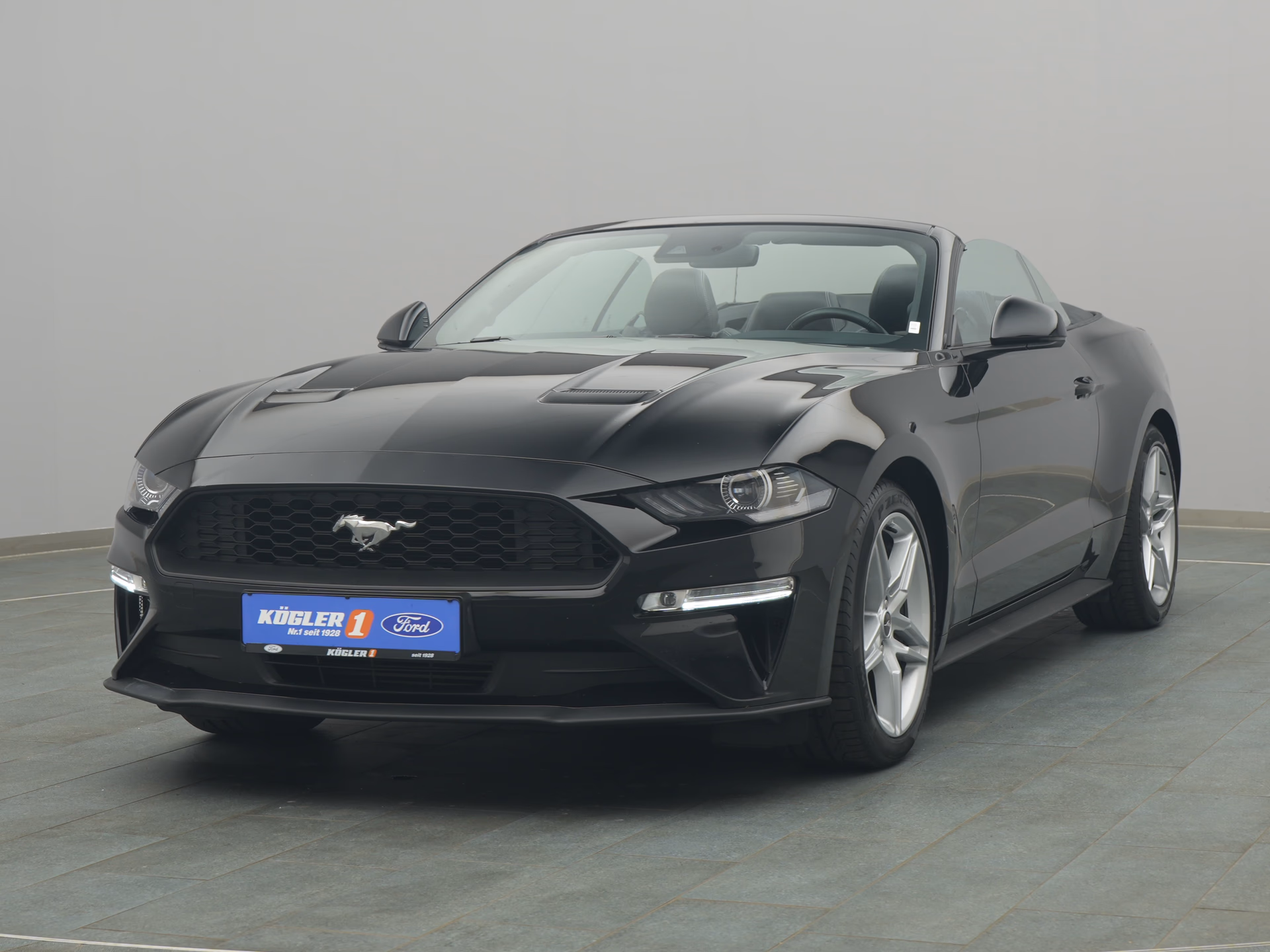 Ford Mustang  in schwarz