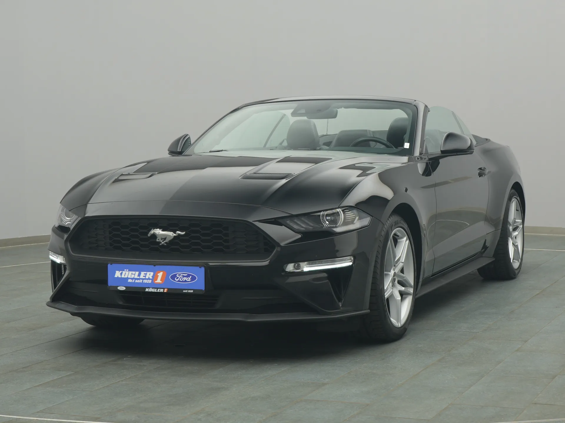 Ford Mustang  in schwarz
