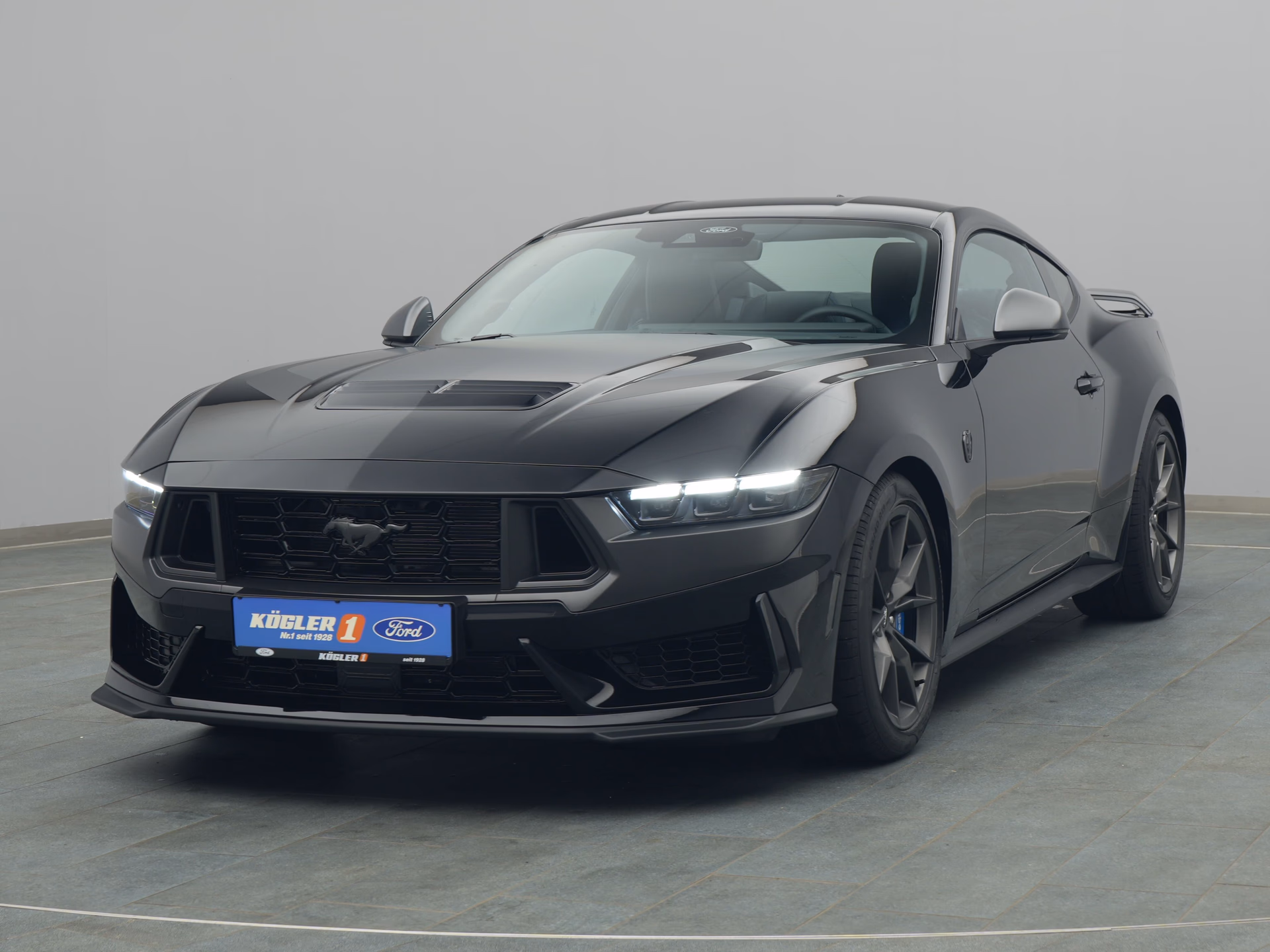 Ford Mustang Dark Horse in schwarz