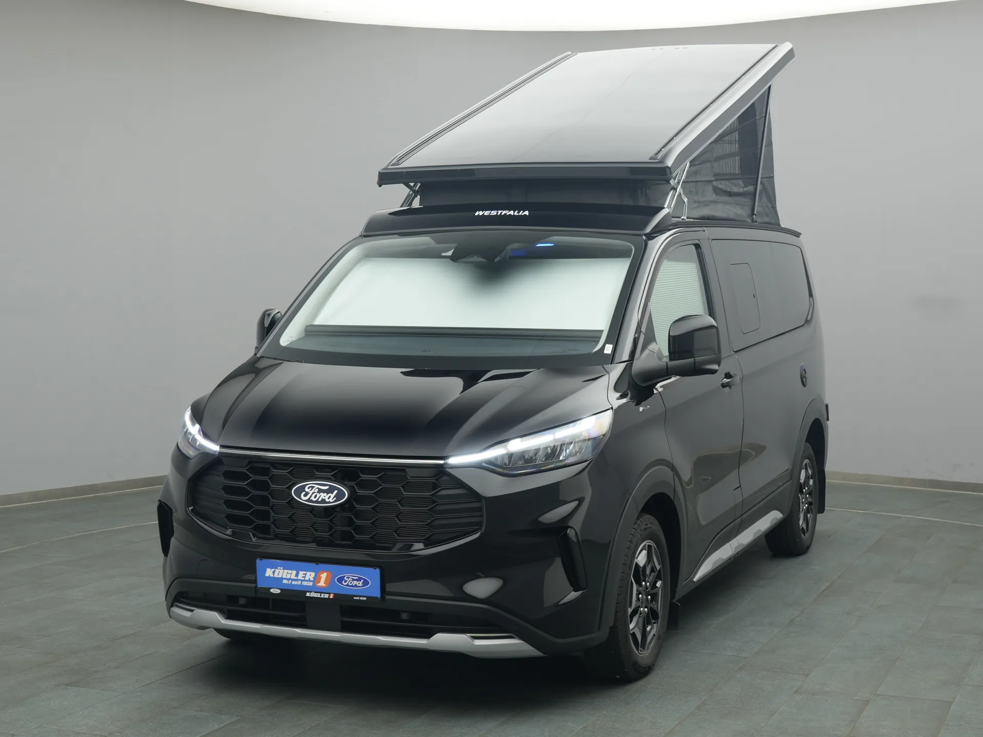 Ford Nugget in schwarz