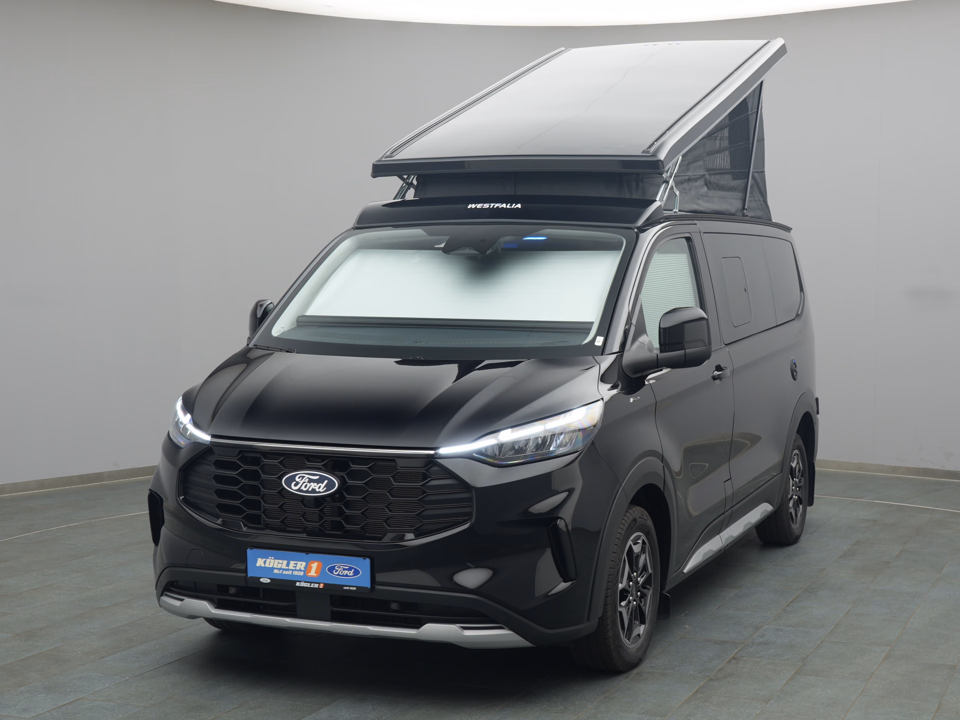 Ford Nugget in schwarz